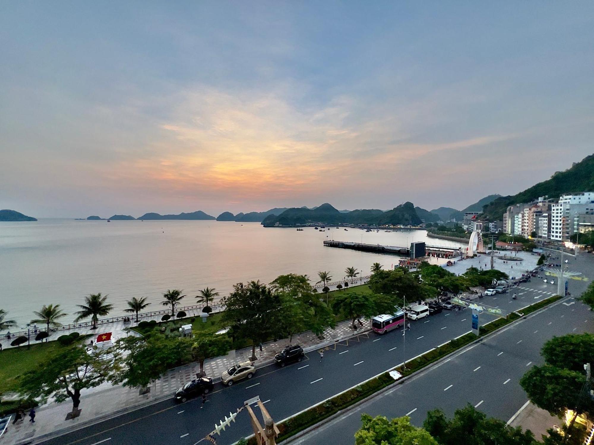 Manh Vuong Hotel Dong Khe Sau Exterior photo