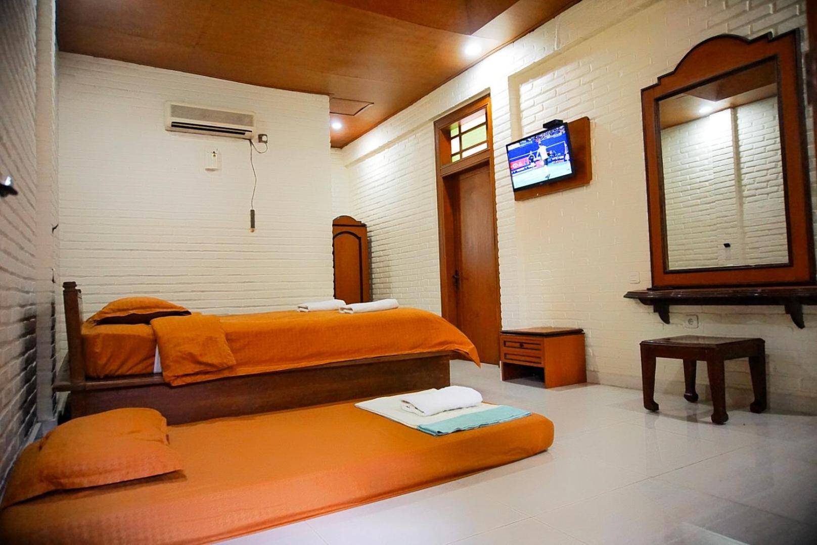 Ary'S Hotel By Cocotel Yogyakarta Room photo