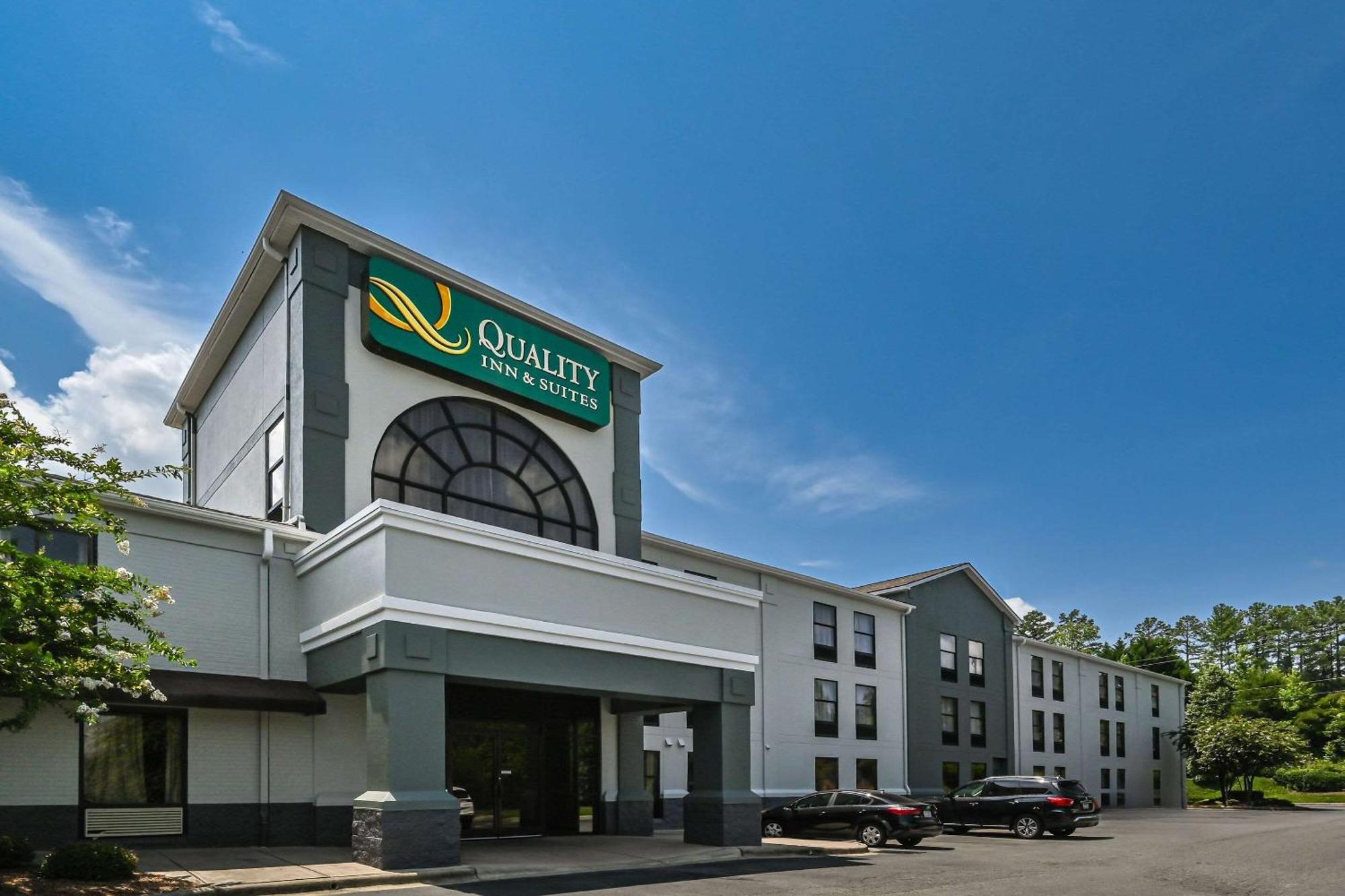 Quality Inn & Suites Matthews Exterior photo