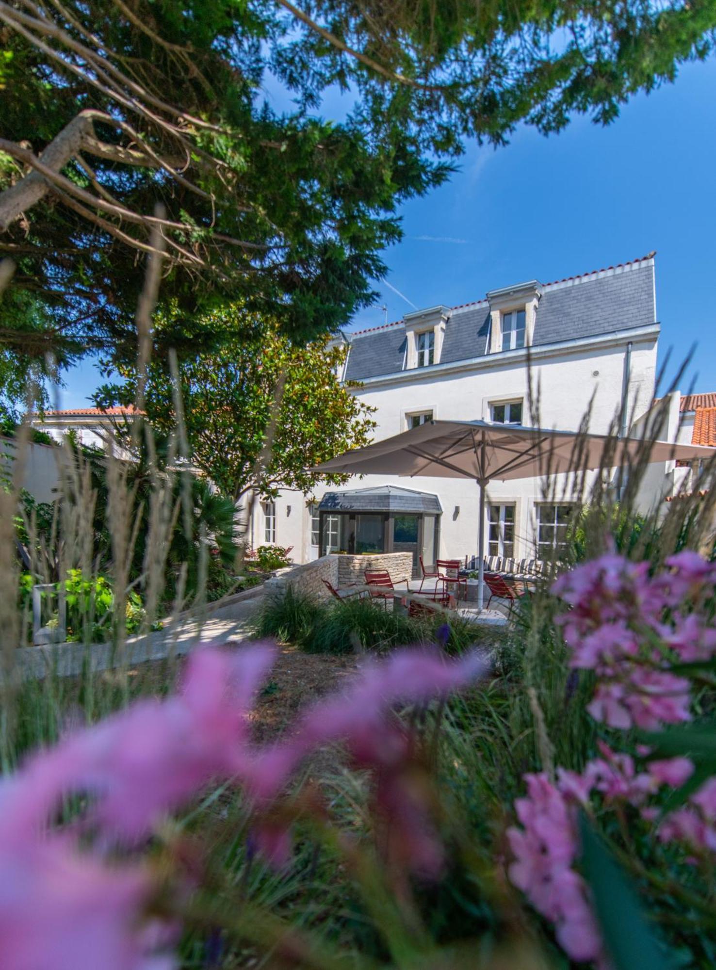 Hotel Saint Nicolas La Rochelle  Exterior photo