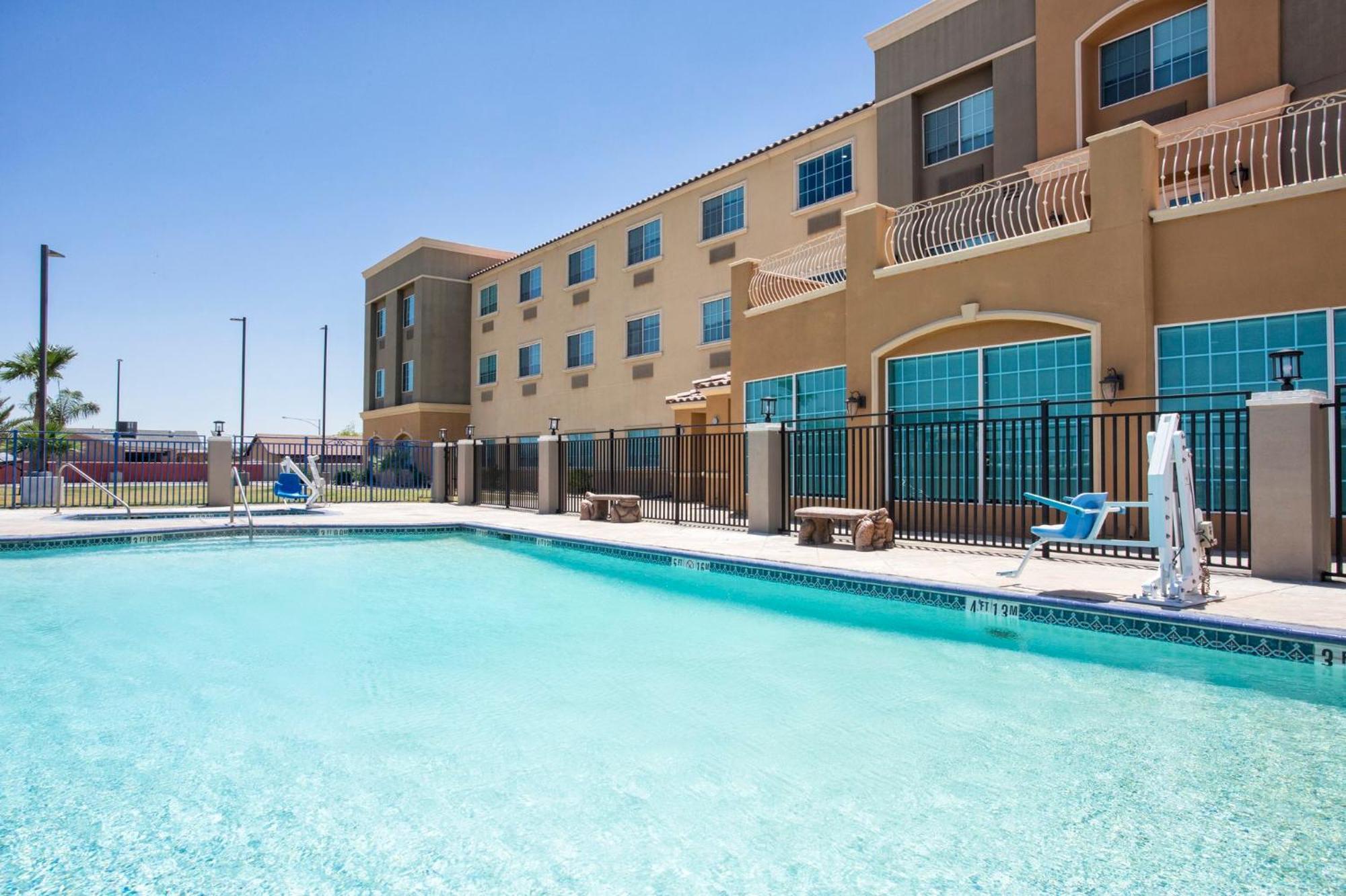 Holiday Inn Express Hotel & Suites El Centro, An Ihg Hotel Exterior photo