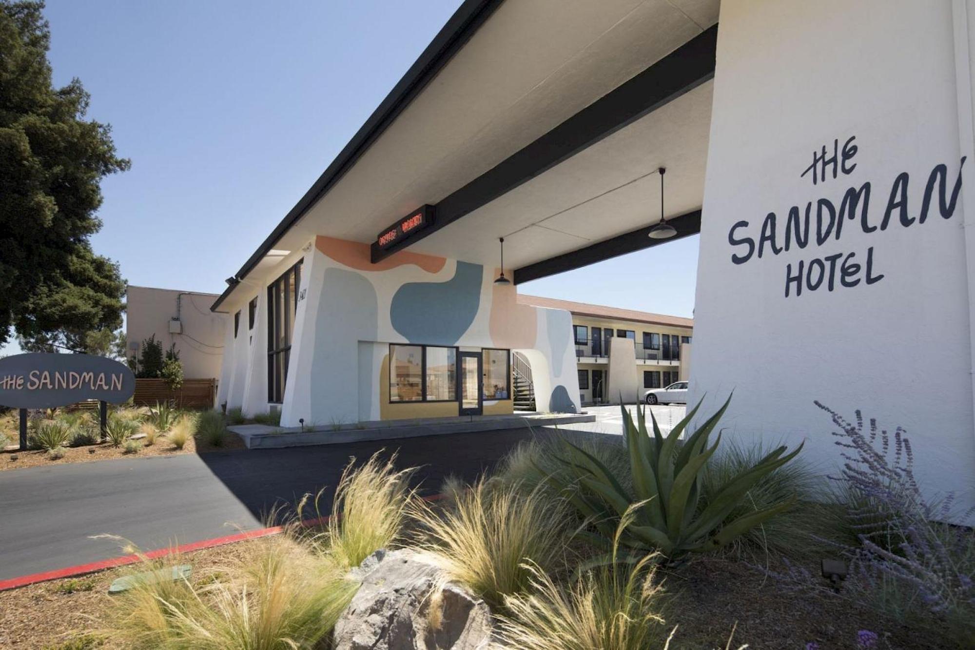 Sandman Hotel Santa Rosa Exterior photo