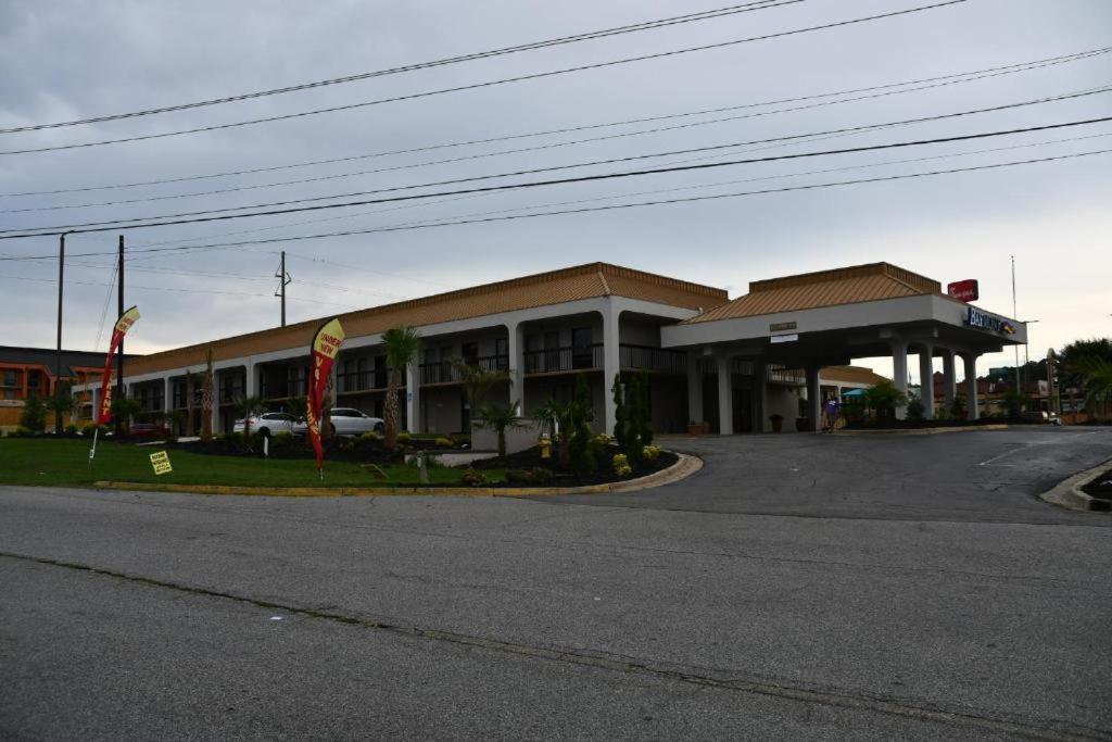 Baymont By Wyndham Macon I-75 Motel Exterior photo