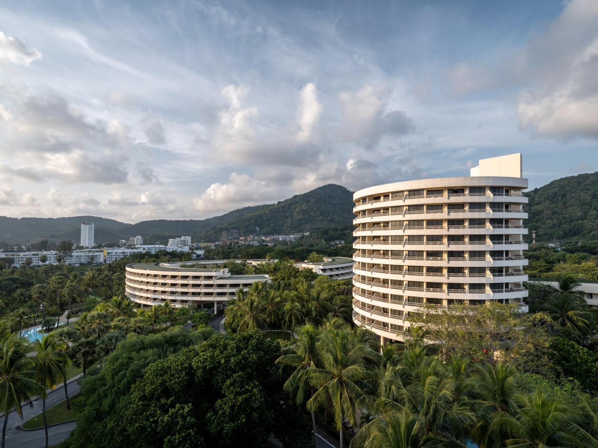 Pullman Phuket Karon Beach Resort Exterior photo