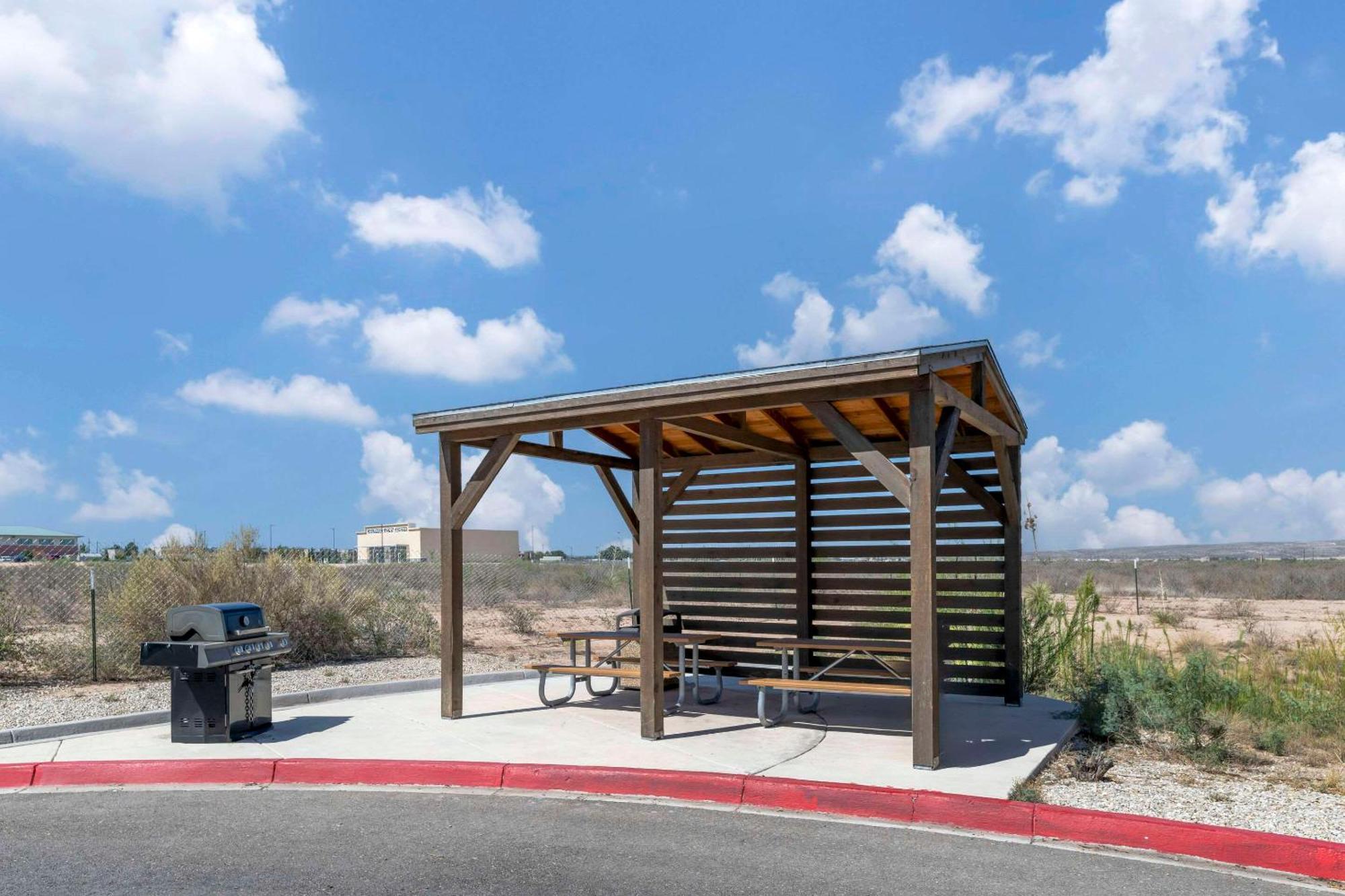 Sleep Inn & Suites Carlsbad Caverns Area Exterior photo