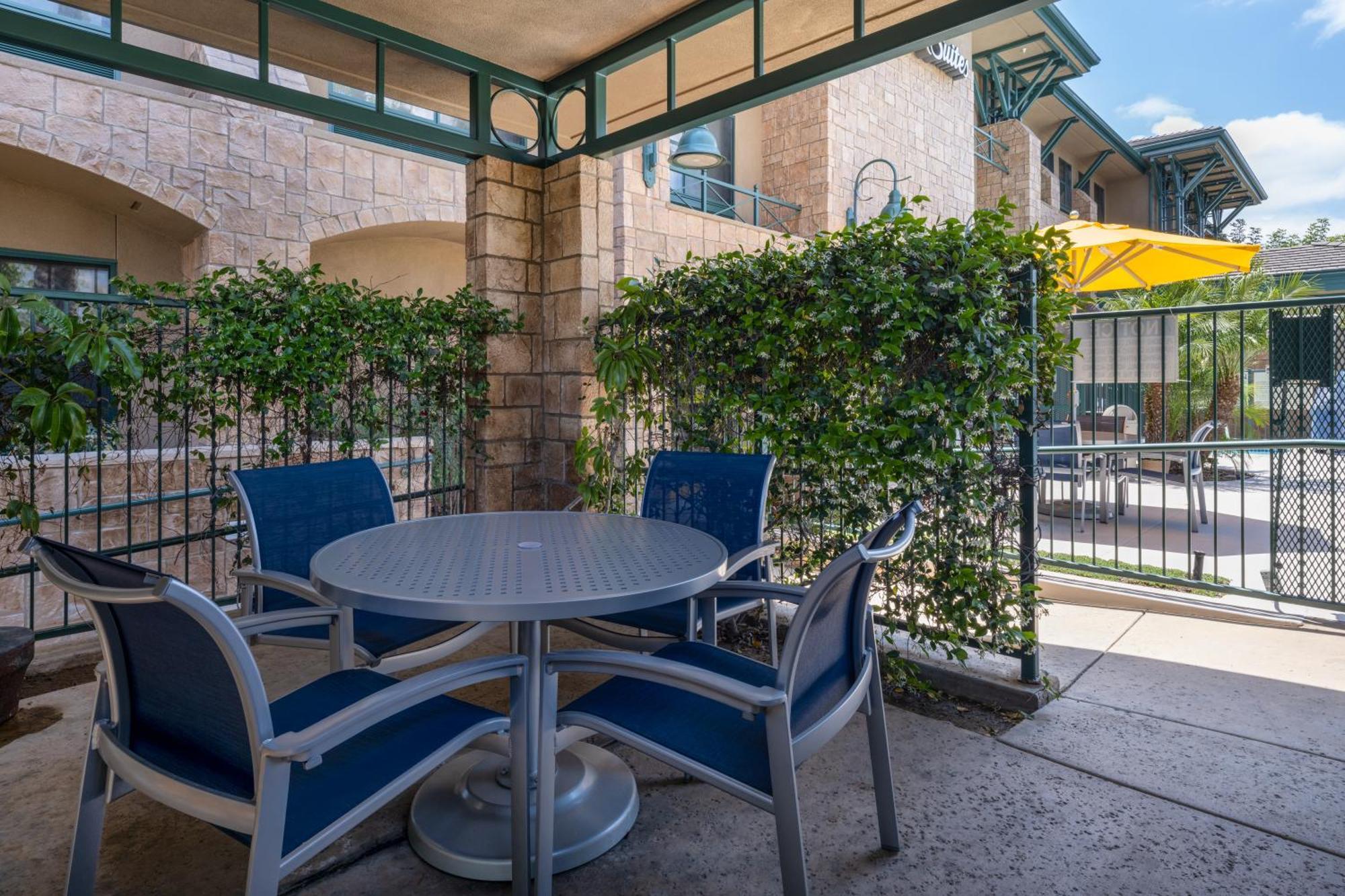 Hampton Inn & Suites Agoura Hills Exterior photo