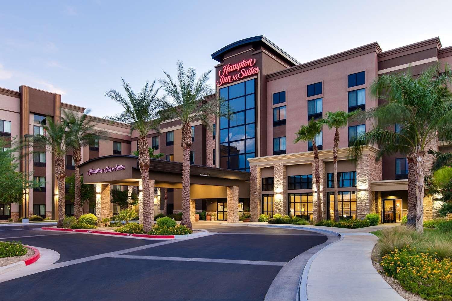 Hampton Inn & Suites Phoenix Glendale-Westgate Exterior photo