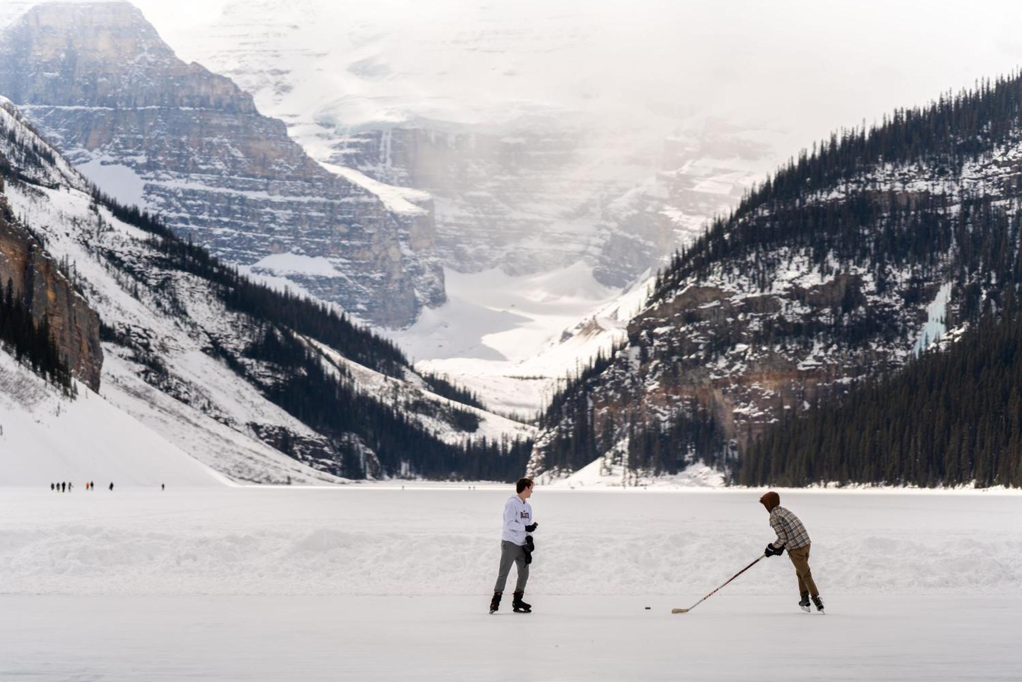 Lake Louise Inn Exterior photo