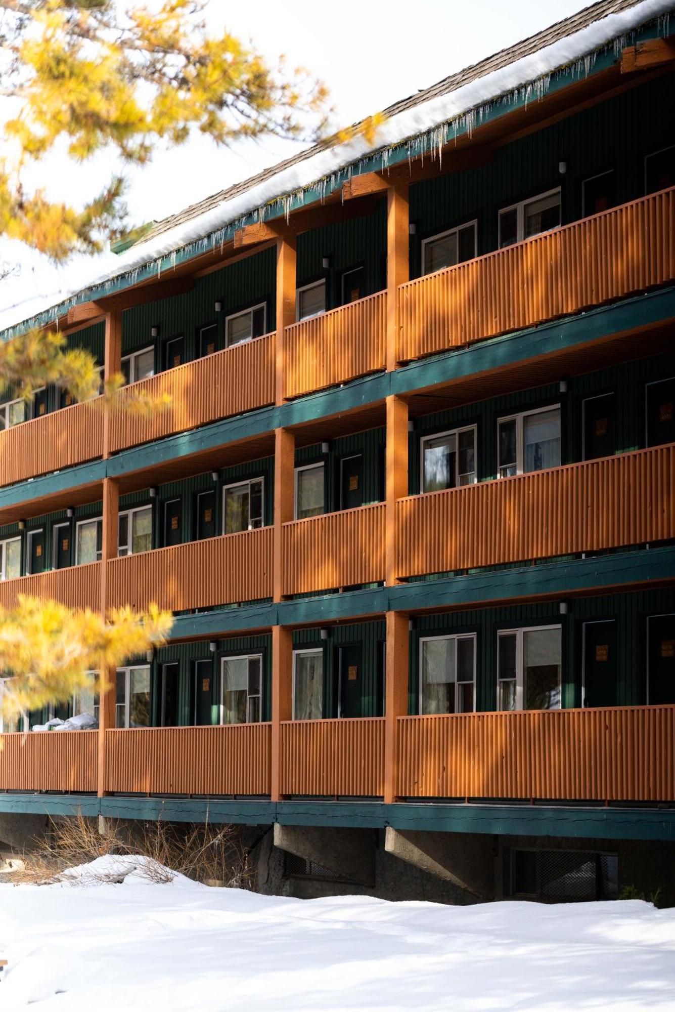 Lake Louise Inn Exterior photo