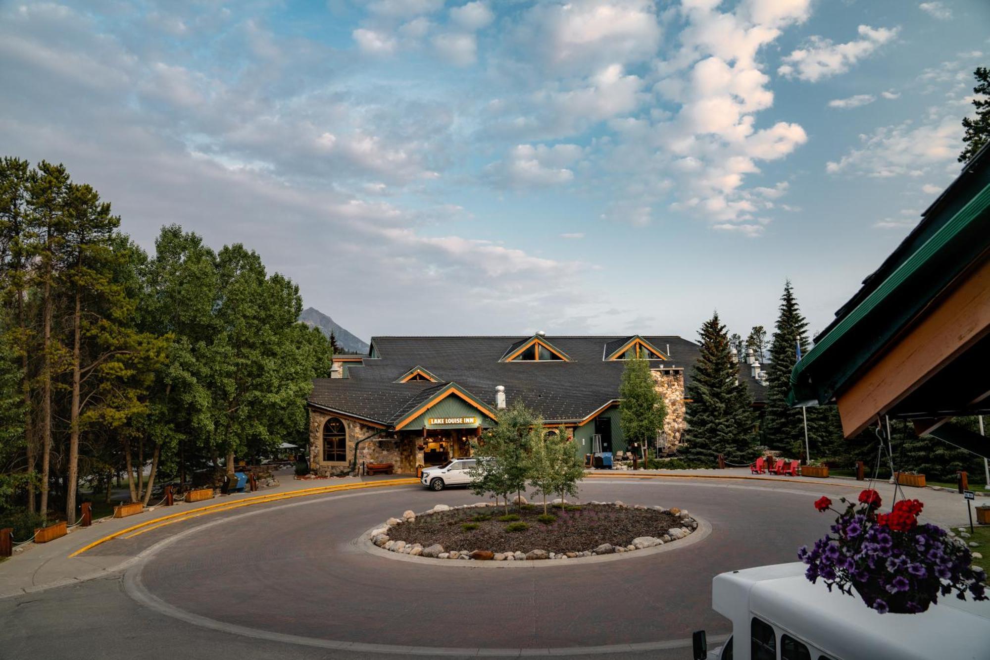 Lake Louise Inn Exterior photo