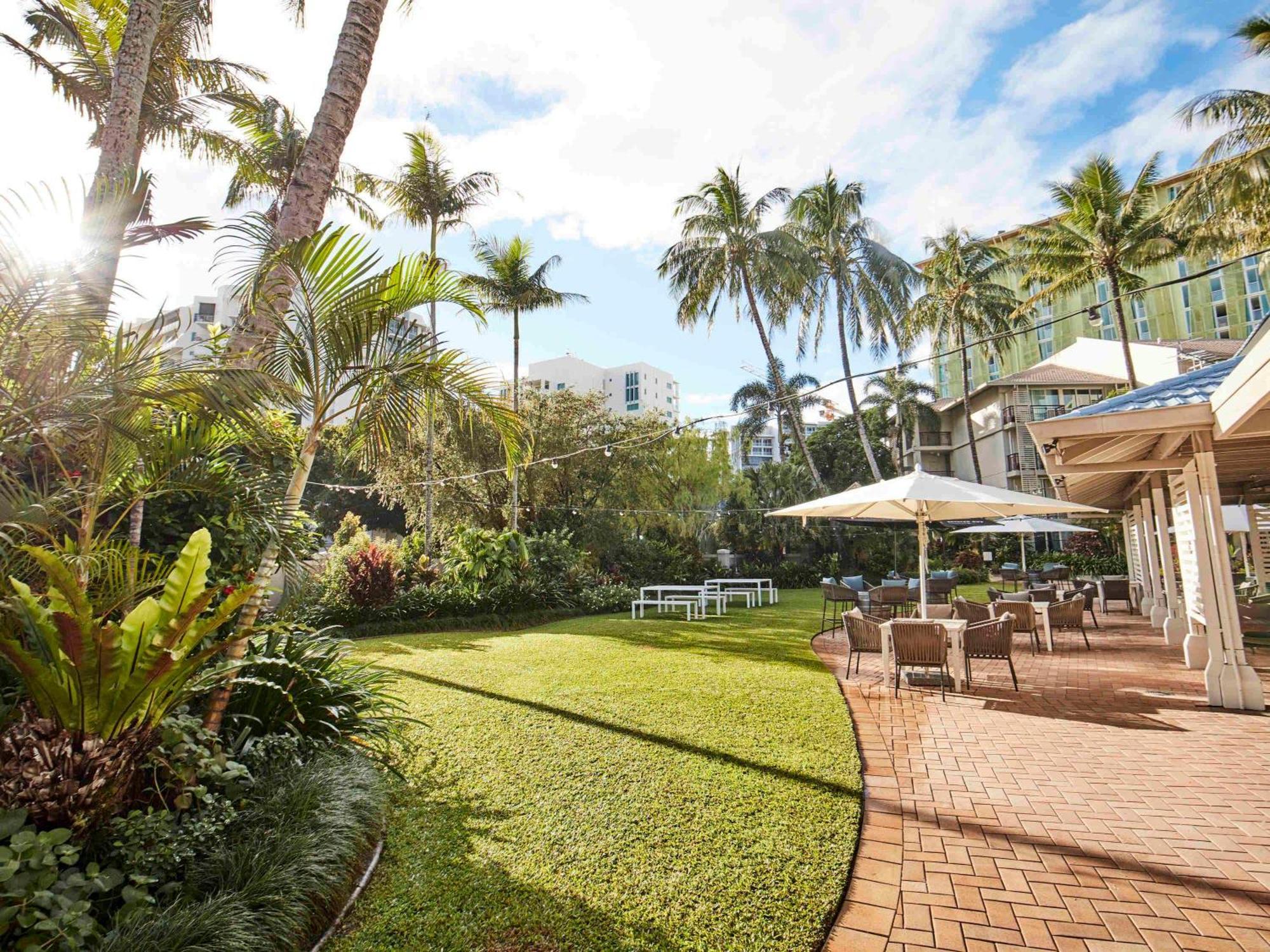 Novotel Cairns Oasis Resort Exterior photo