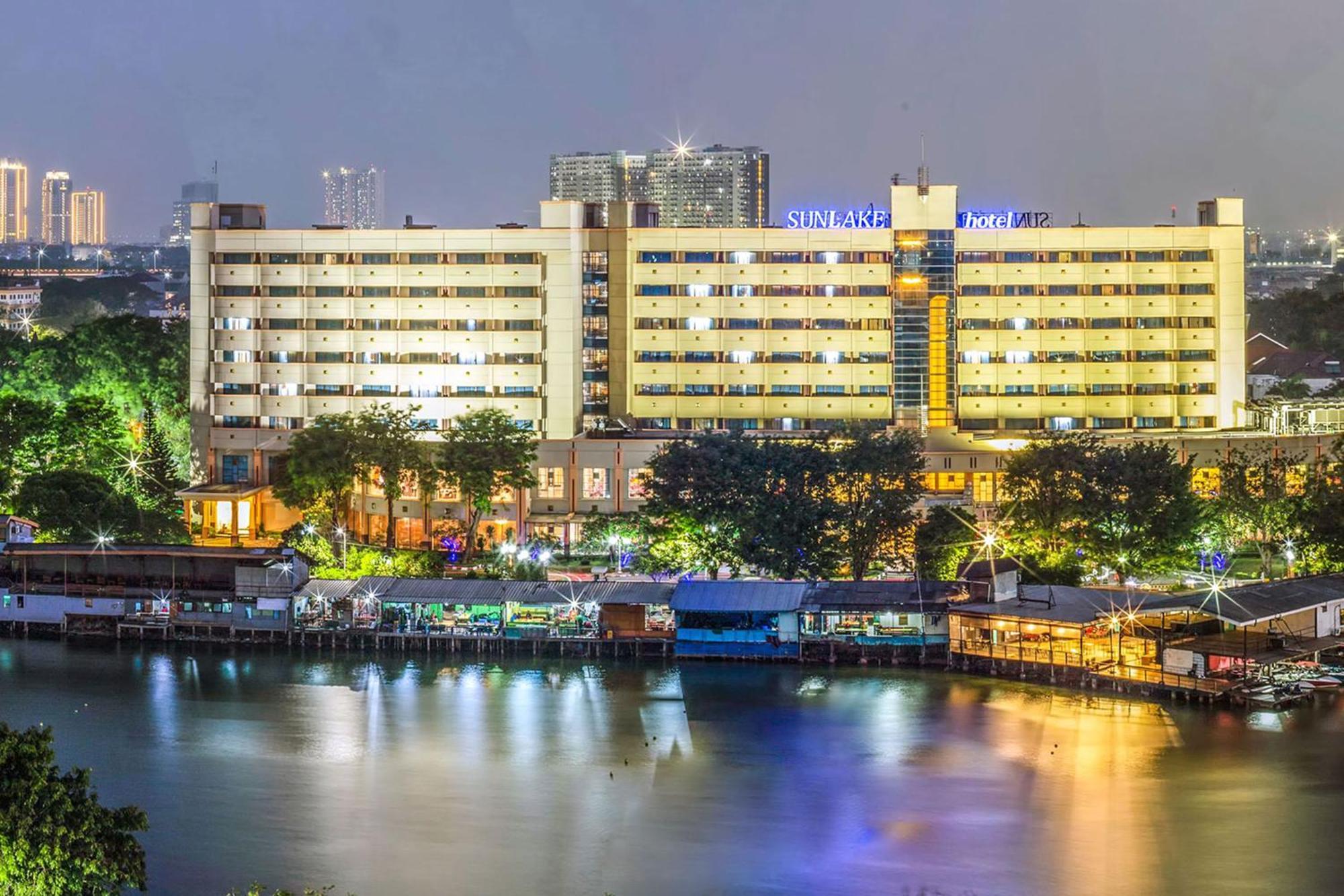 Sunlake Waterfront Resort & Convention Jakarta Exterior photo