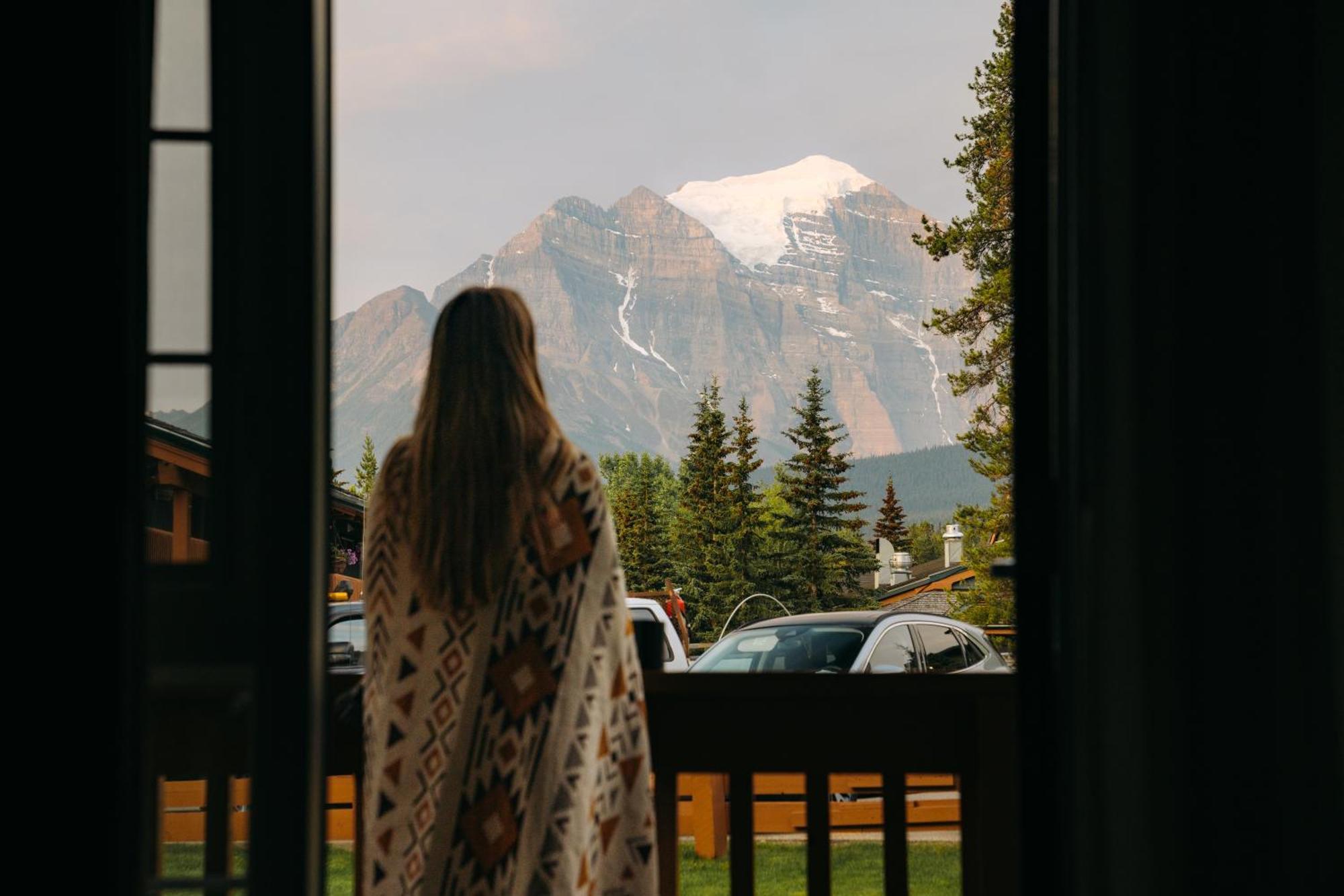 Lake Louise Inn Exterior photo