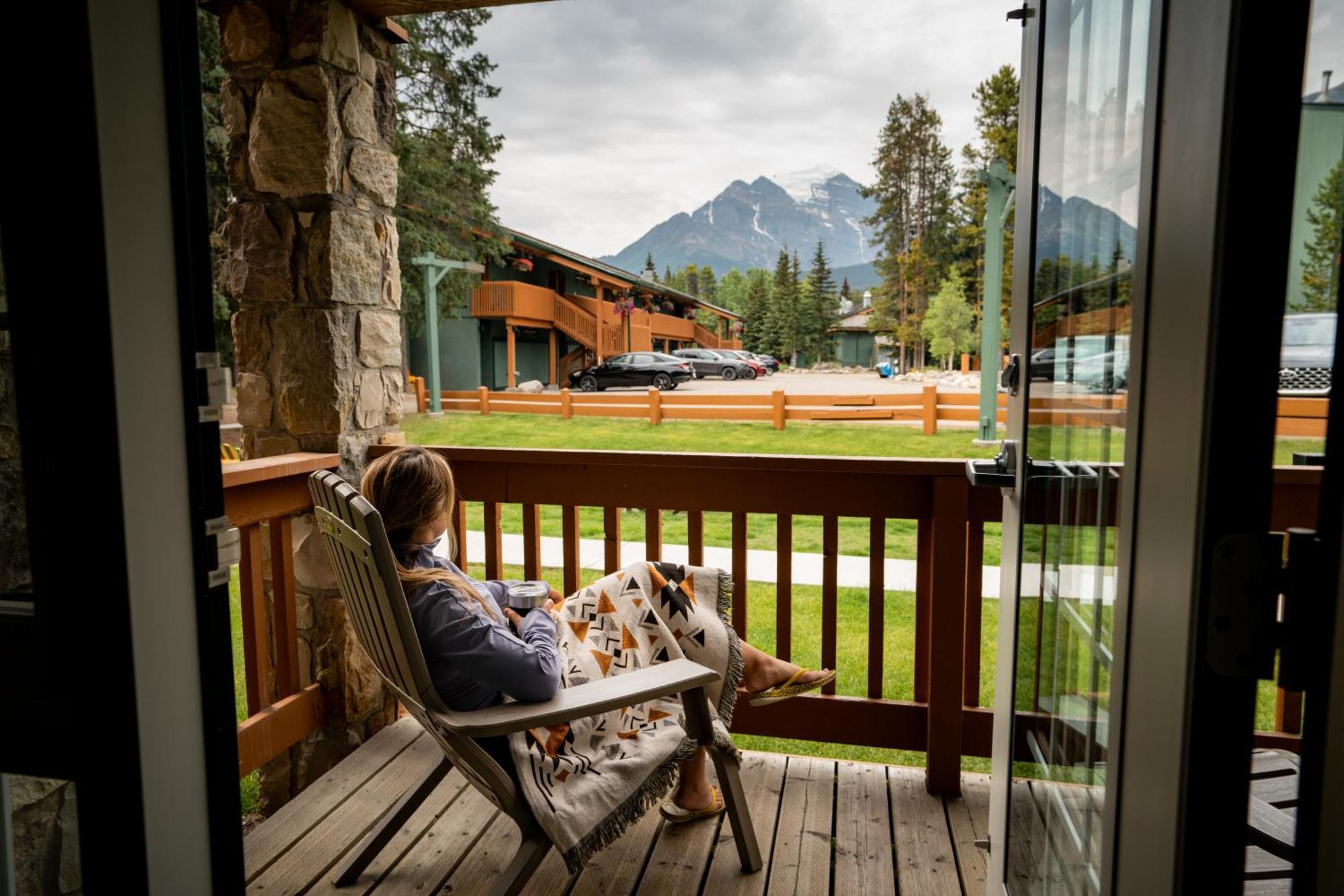 Lake Louise Inn Exterior photo