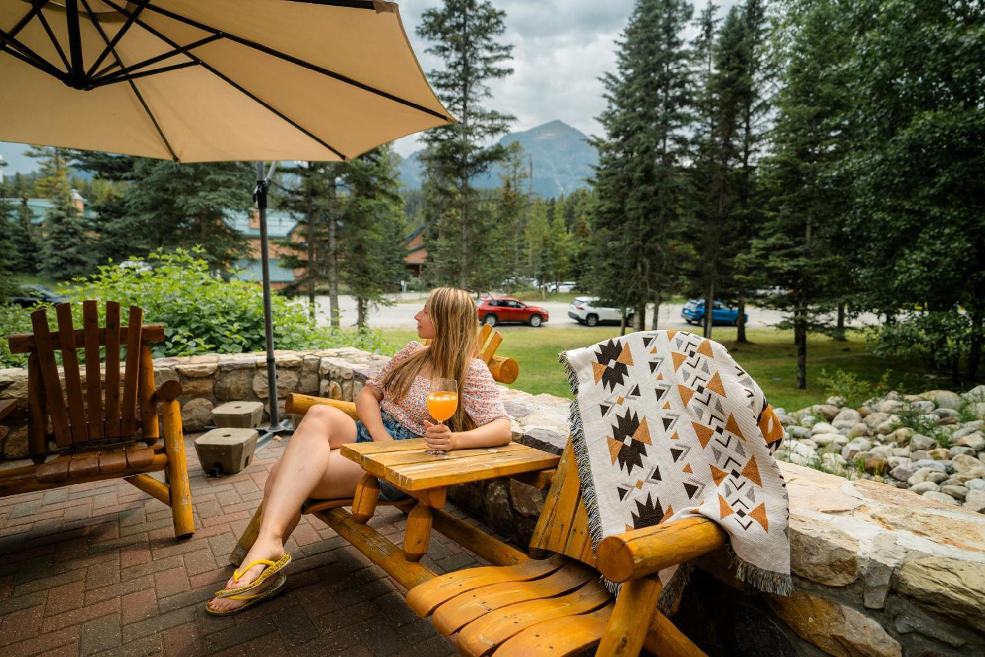 Lake Louise Inn Exterior photo