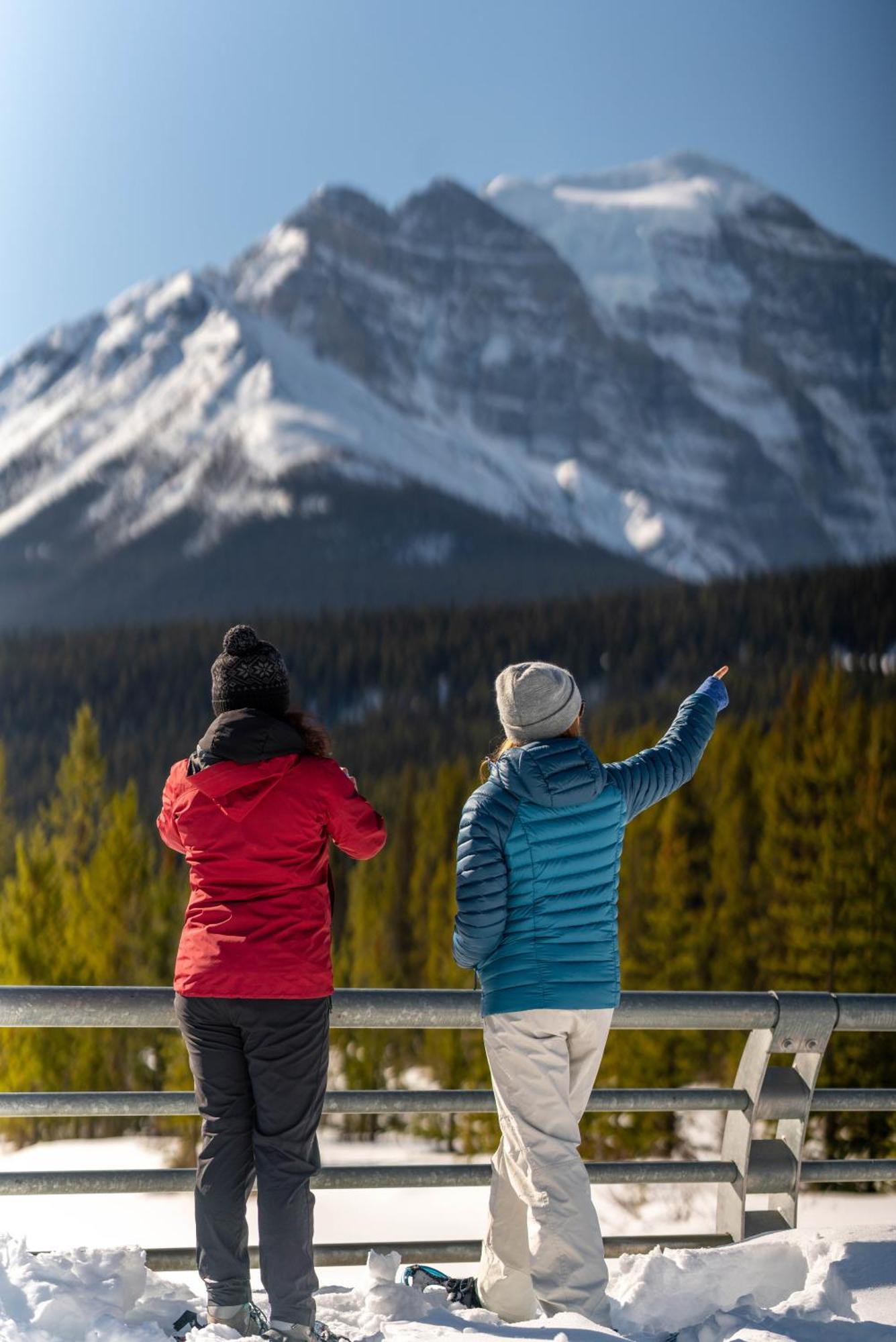 Lake Louise Inn Exterior photo