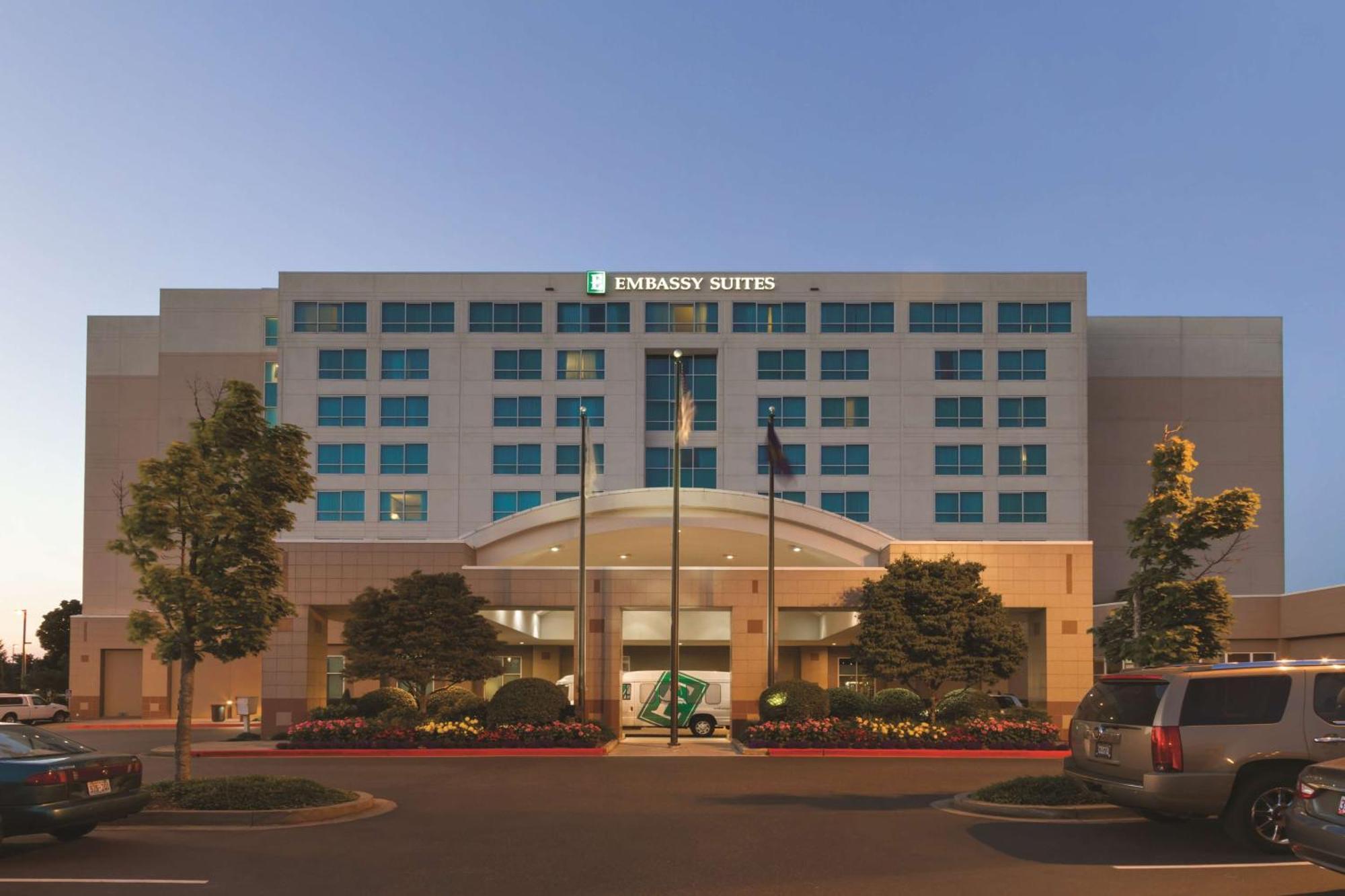 Embassy Suites By Hilton Portland Airport Exterior photo