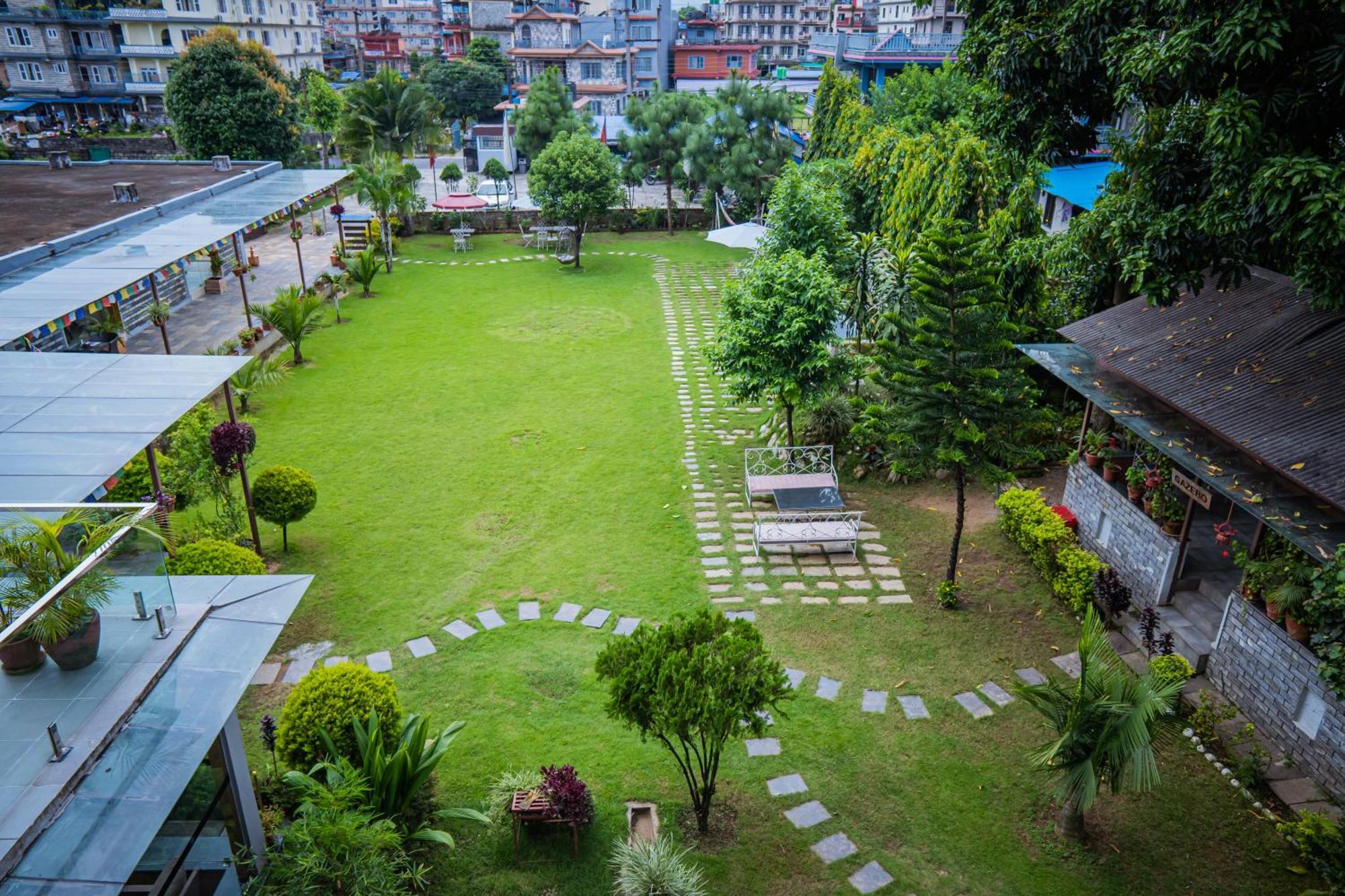 Hotel Crown Himalayas Pokhara Exterior photo