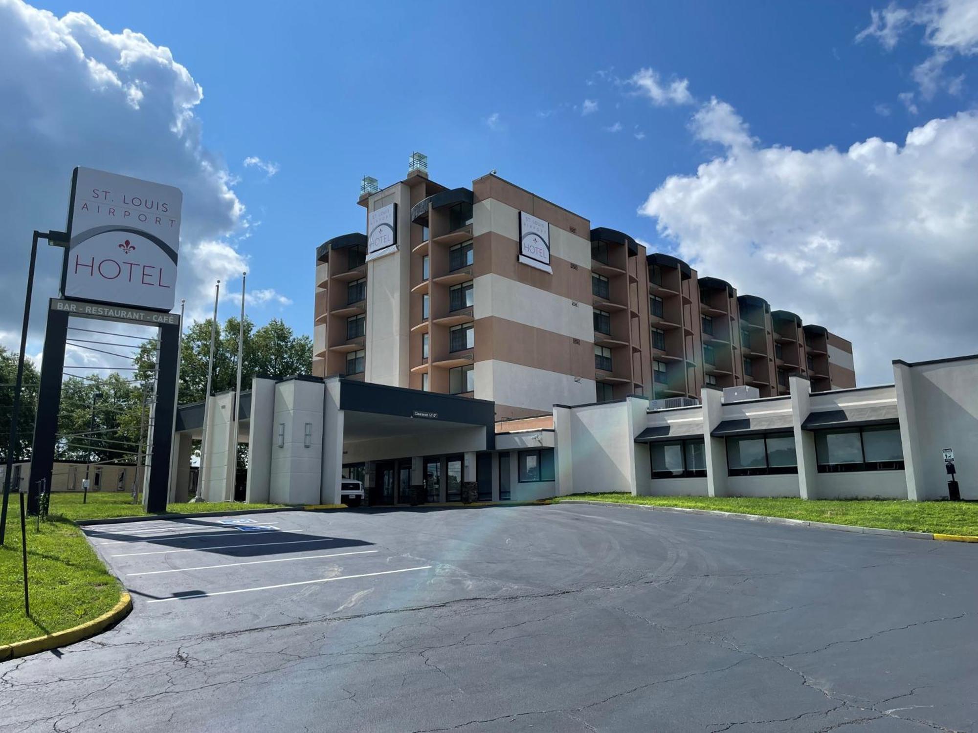 Saint Louis Airport Hotel Exterior photo