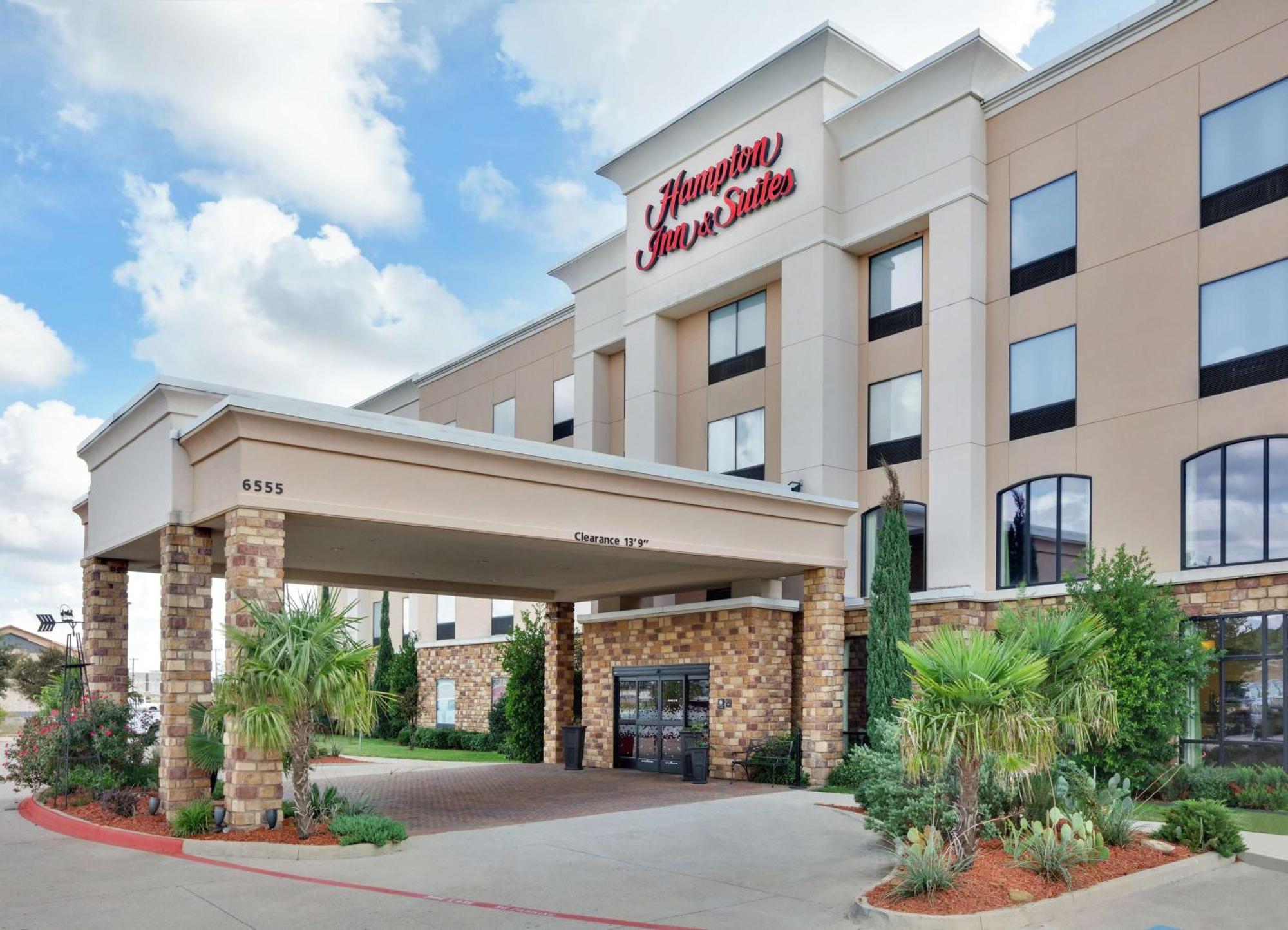 Hampton Inn & Suites Fort Worth/Forest Hill Exterior photo