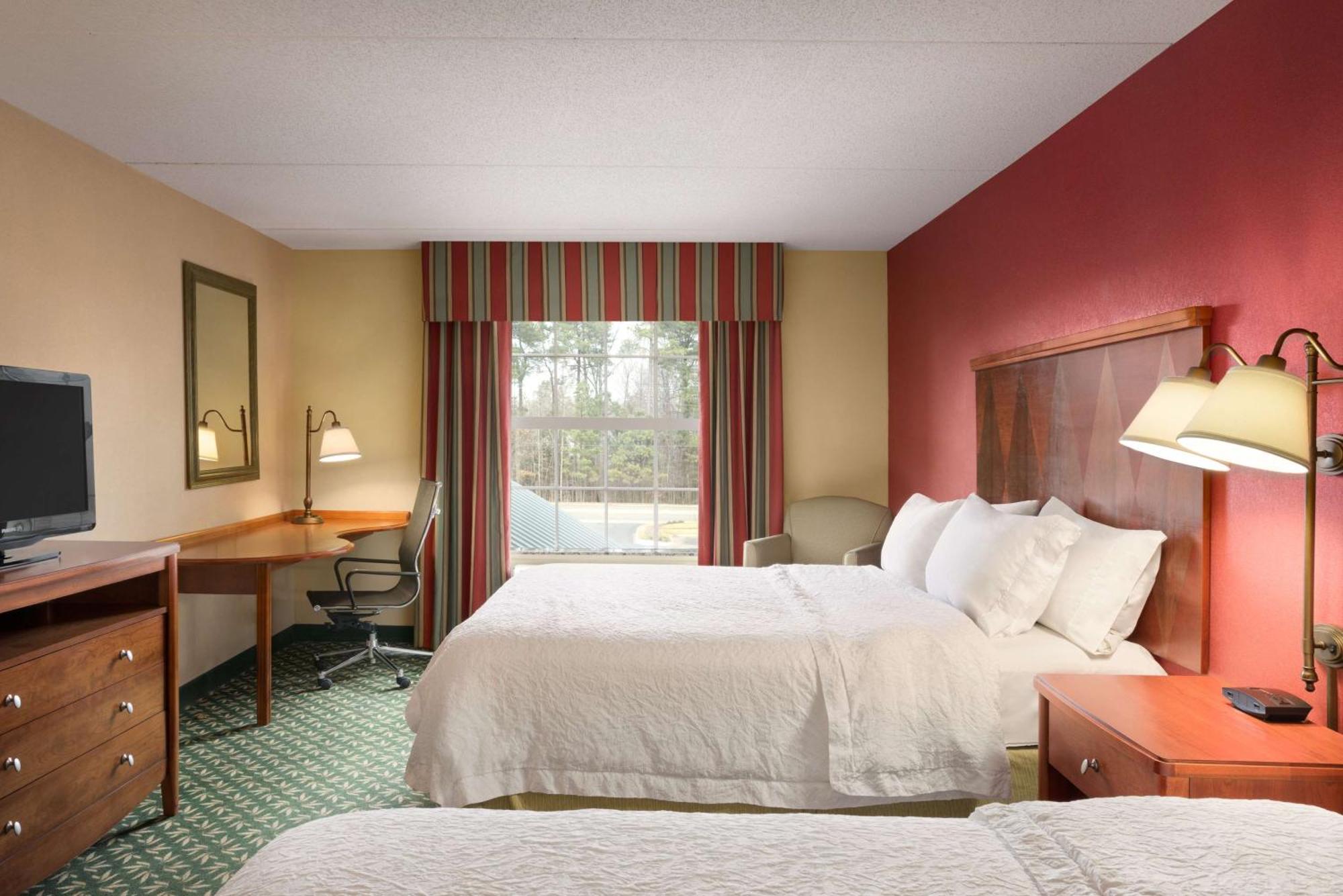Hampton Inn & Suites Williamsburg-Central Exterior photo