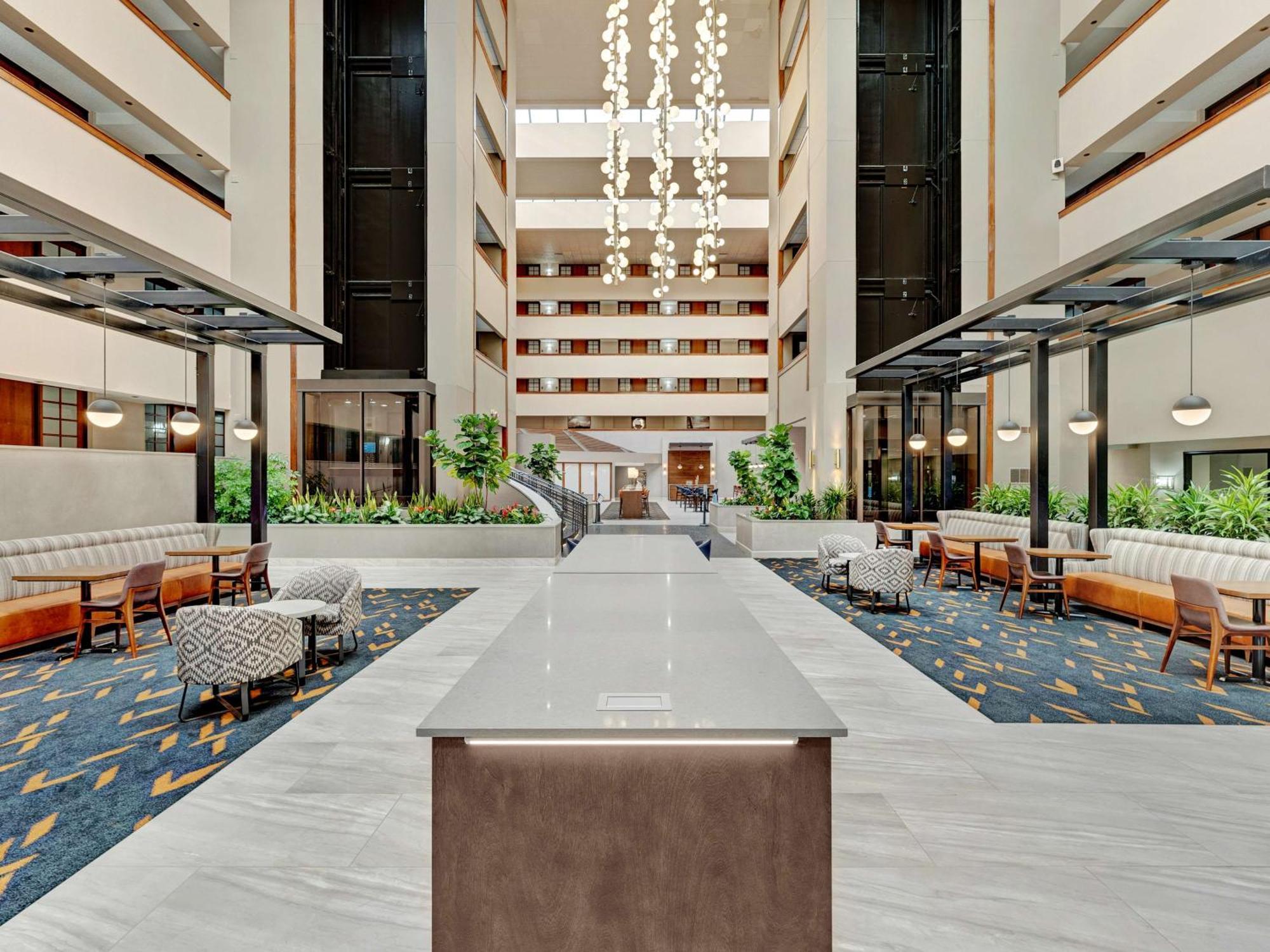 Embassy Suites By Hilton Oklahoma City Will Rogers Airport Exterior photo
