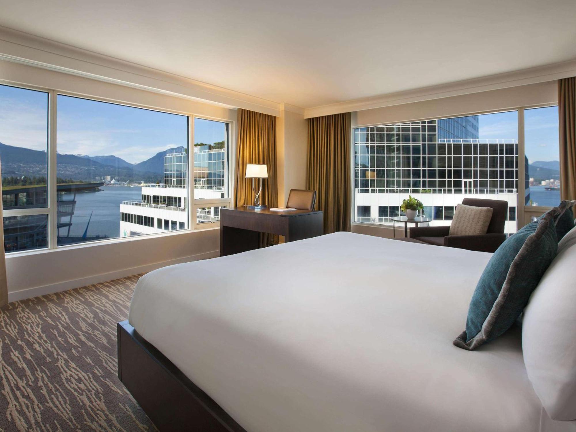 Fairmont Waterfront Hotel Vancouver Exterior photo