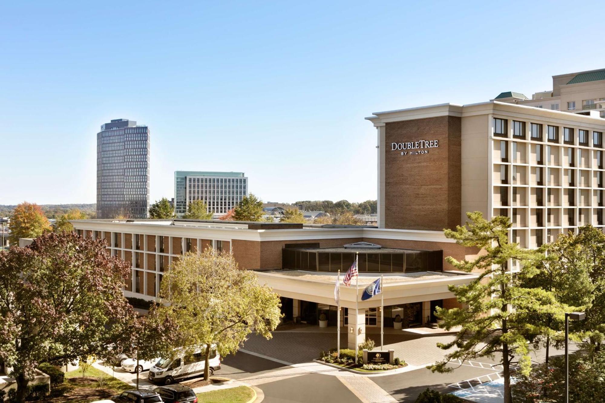 Doubletree By Hilton Mclean Tysons Hotel Tysons Corner Exterior photo