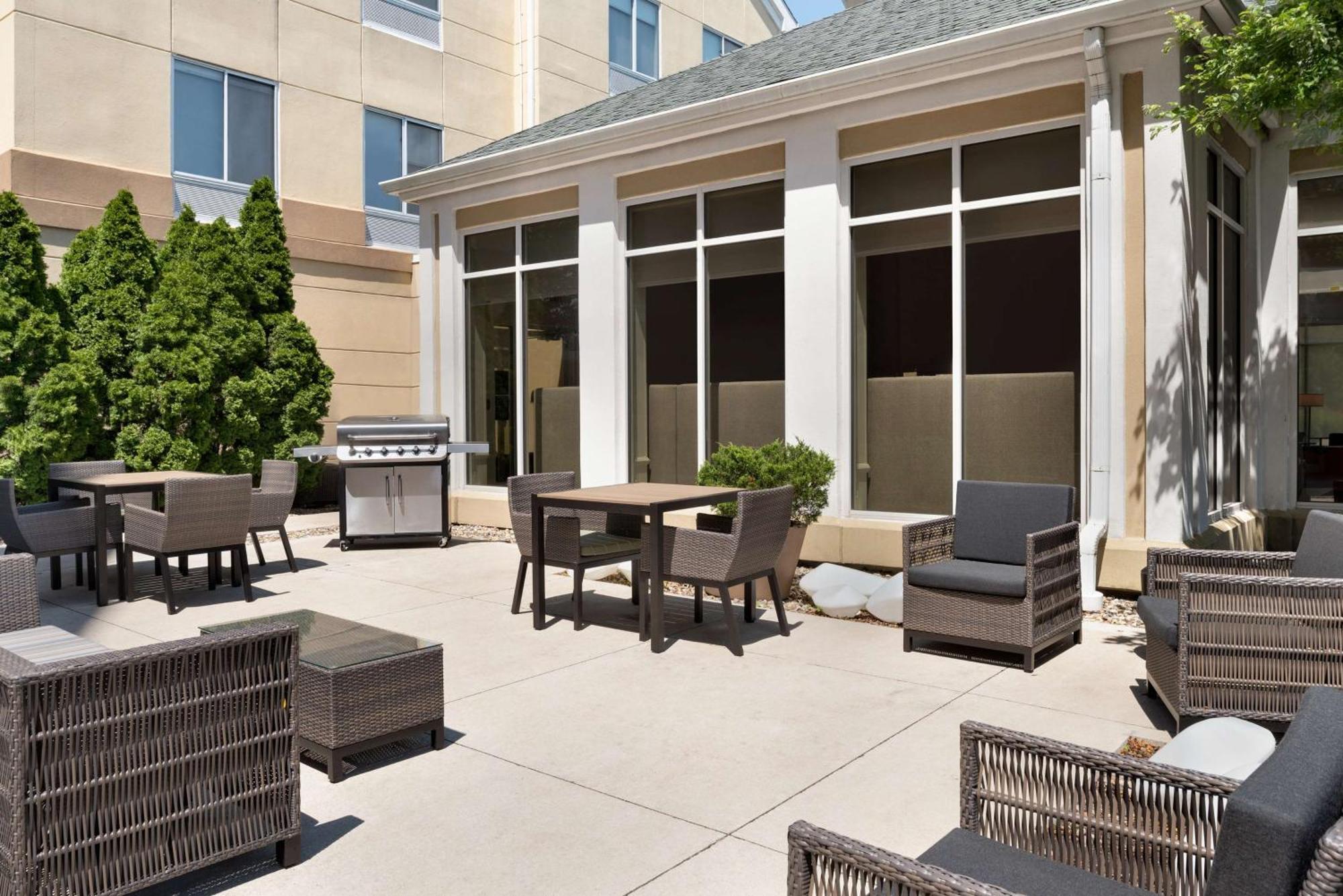 Hilton Garden Inn Fort Wayne Exterior photo