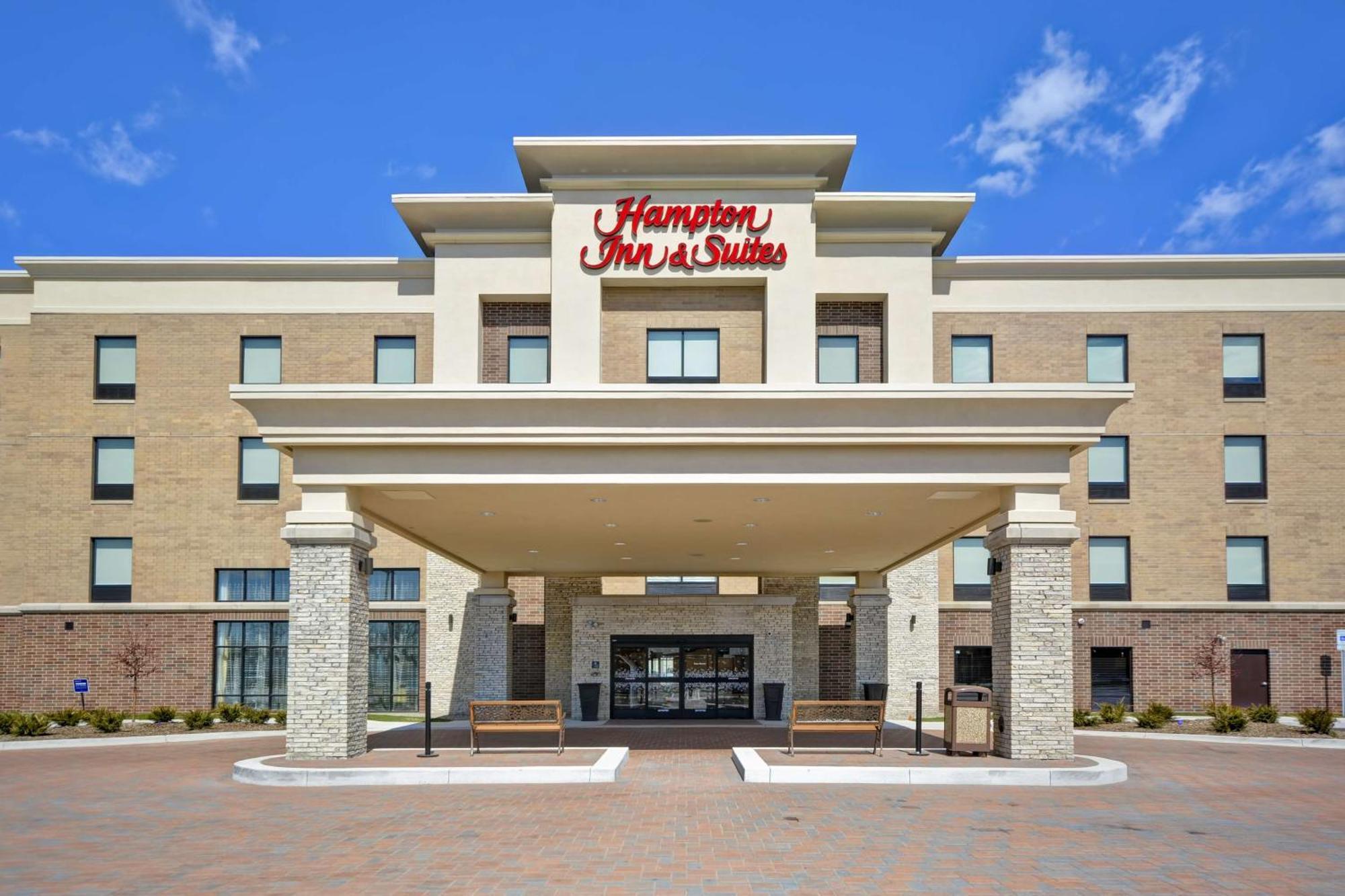Hampton Inn & Suites Detroit/Warren Exterior photo