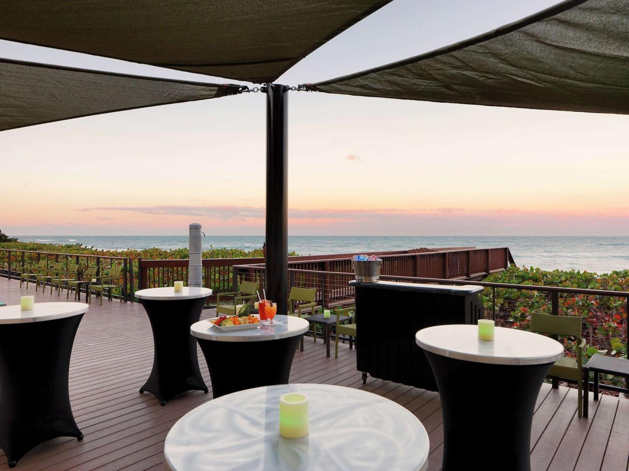 Doubletree Suites By Hilton Melbourne Beach Oceanfront Exterior photo
