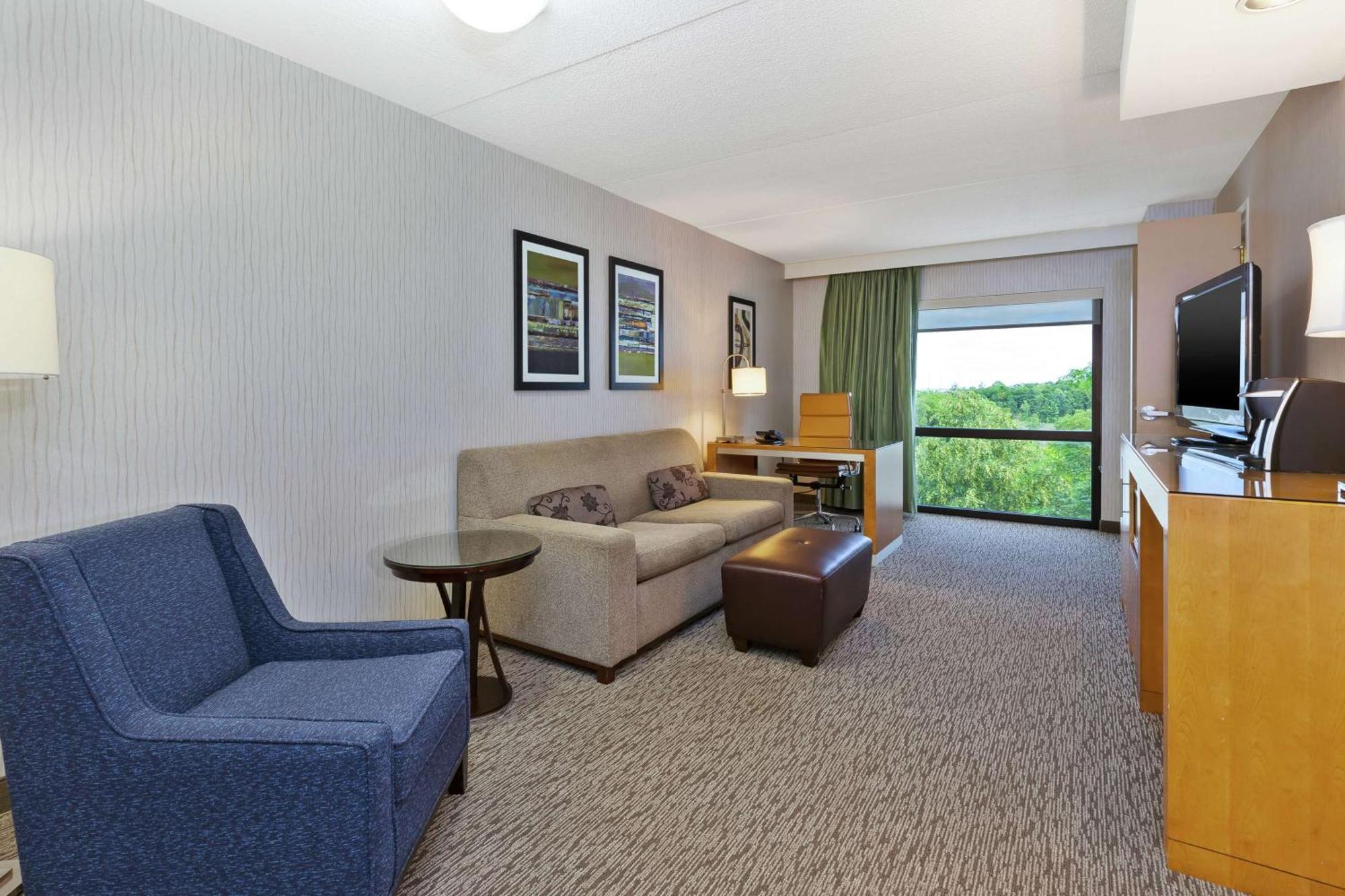 Embassy Suites By Hilton Auburn Hills Exterior photo