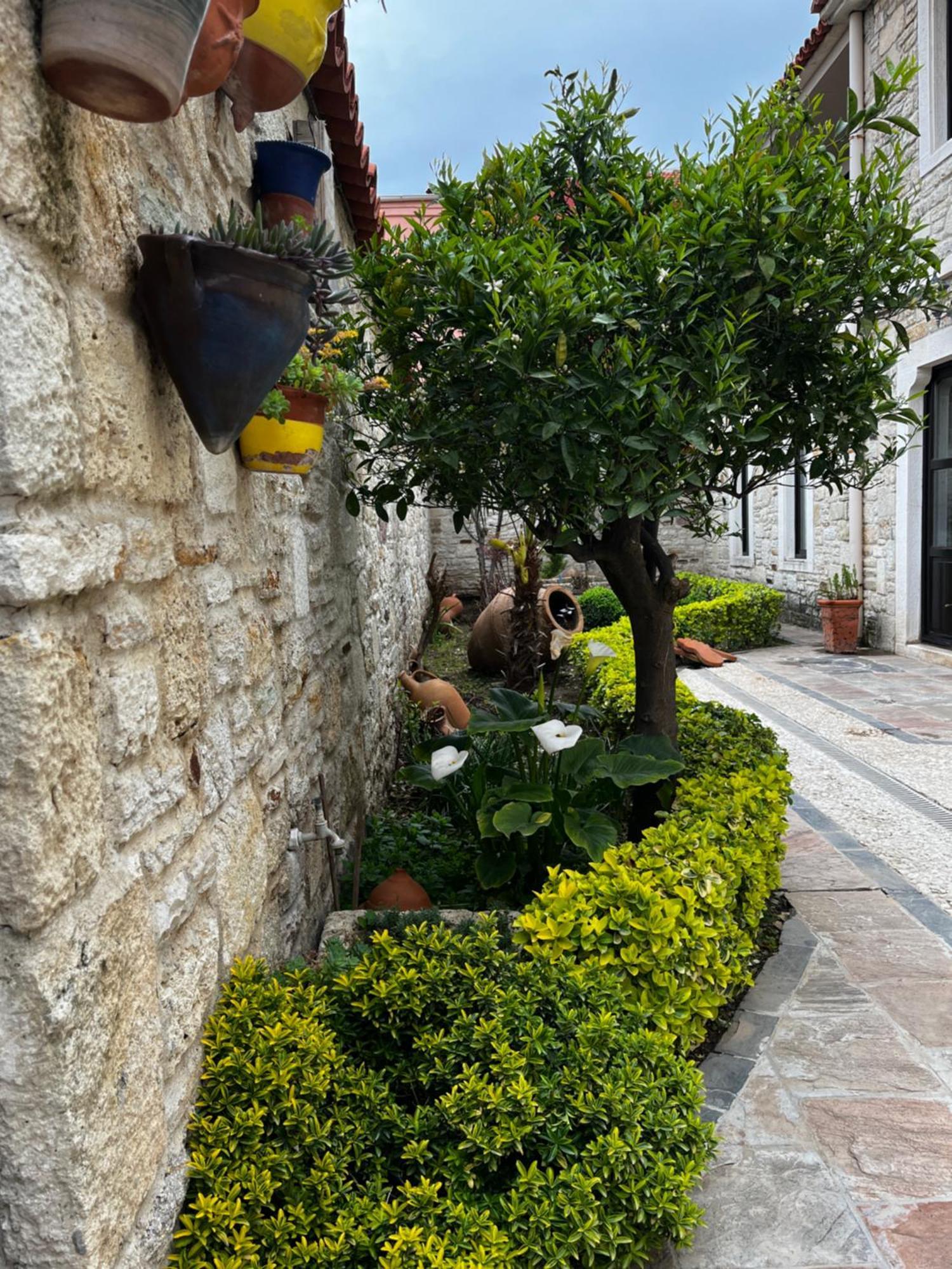 Griffon Hotel Yenifoca Exterior photo