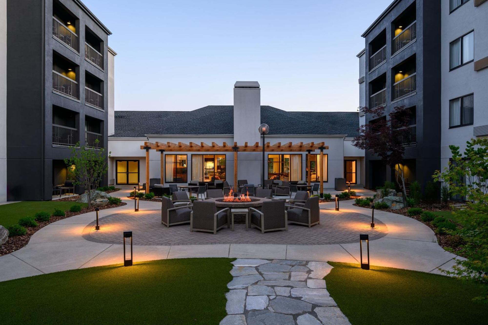 Courtyard Boise Downtown Hotel Exterior photo