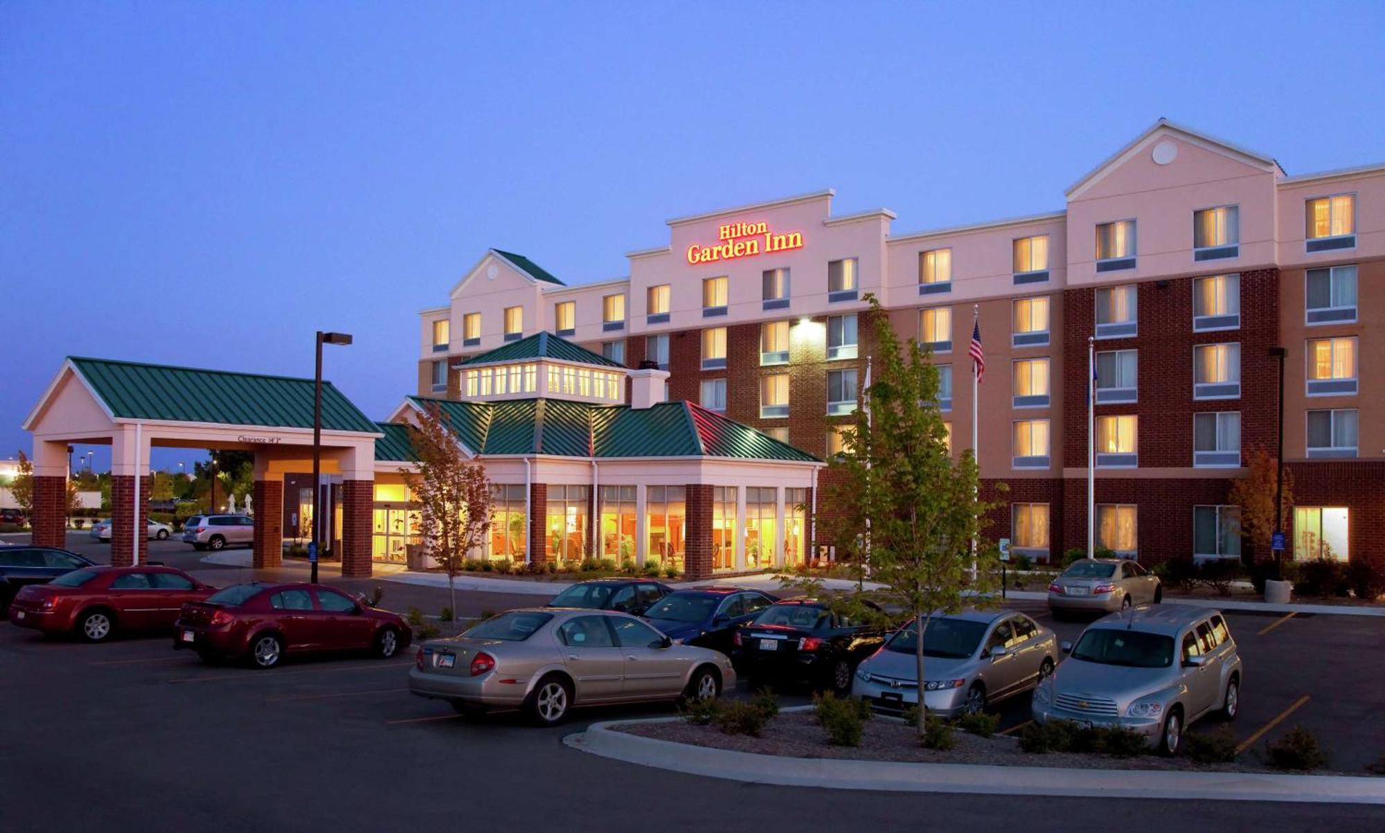 Hilton Garden Inn Naperville/Warrenville Exterior photo