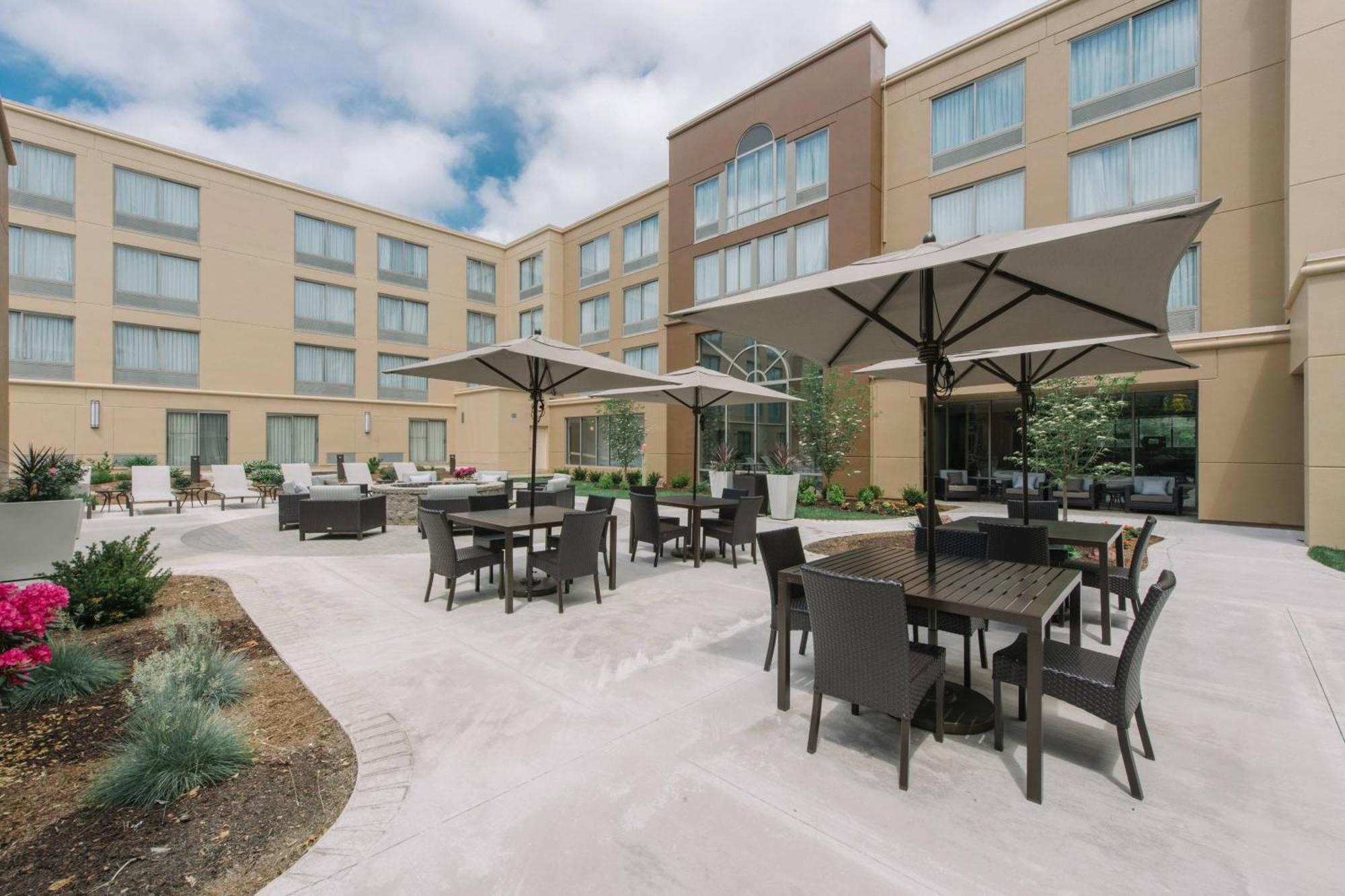 Courtyard By Marriott Nashua Hotel Exterior photo