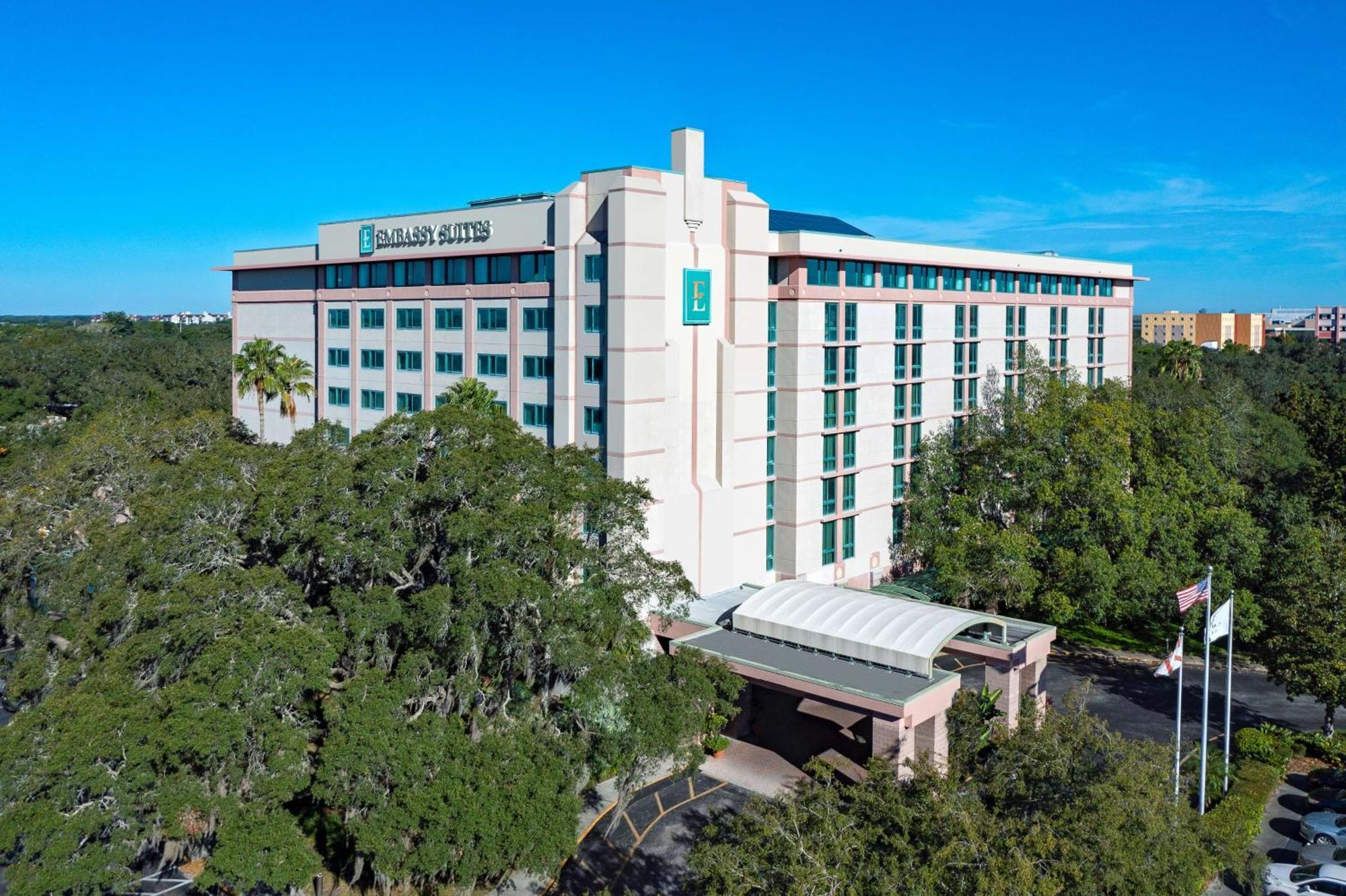 Embassy Suites By Hilton Tampa Usf Near Busch Gardens Exterior photo