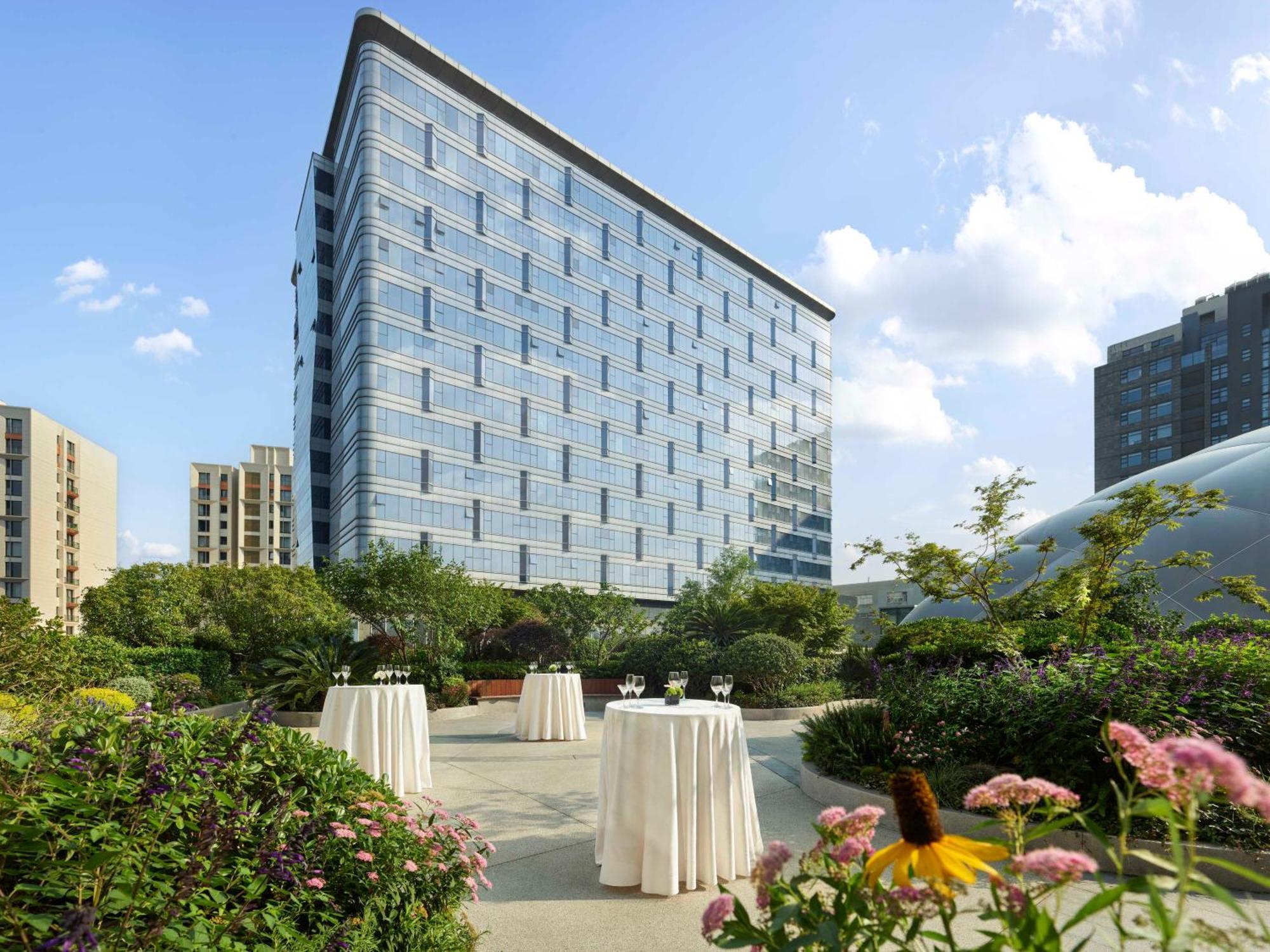 Hilton Shanghai Hongqiao Exterior photo