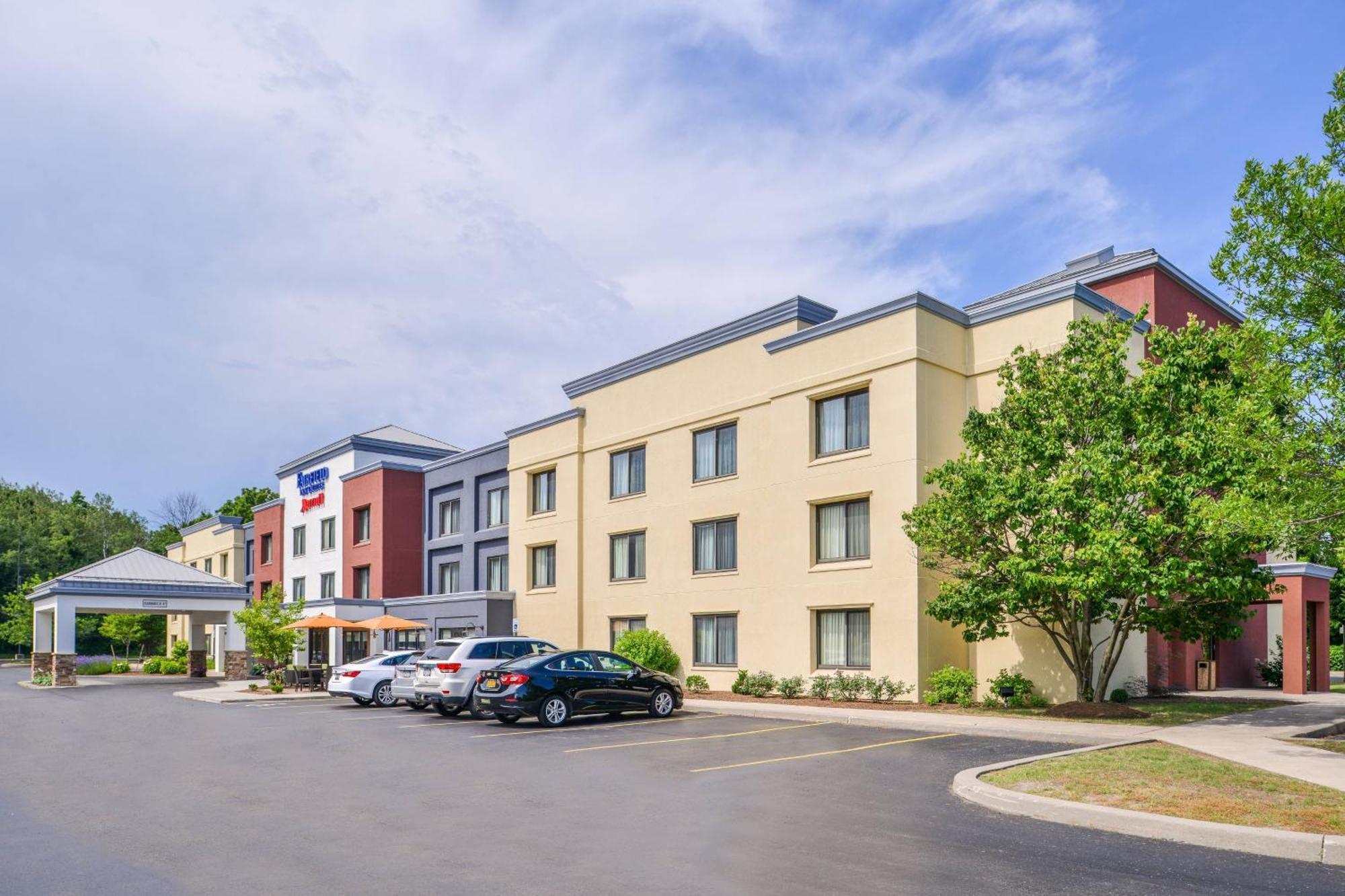 Fairfield Inn And Suites By Marriott Rochester West/Greece Exterior photo