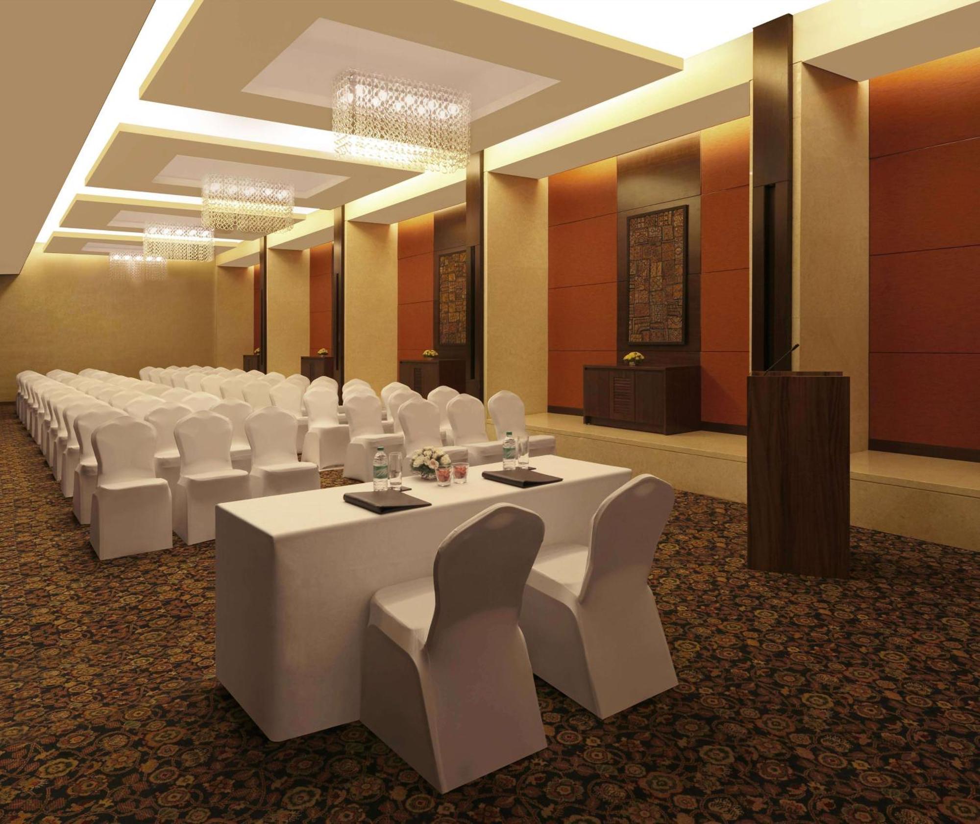 Doubletree By Hilton-Pune Chinchwad Exterior photo