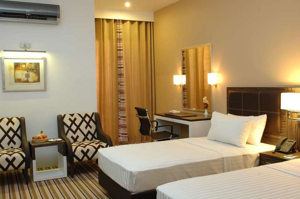West Inn Hotel Faisalabad Room photo