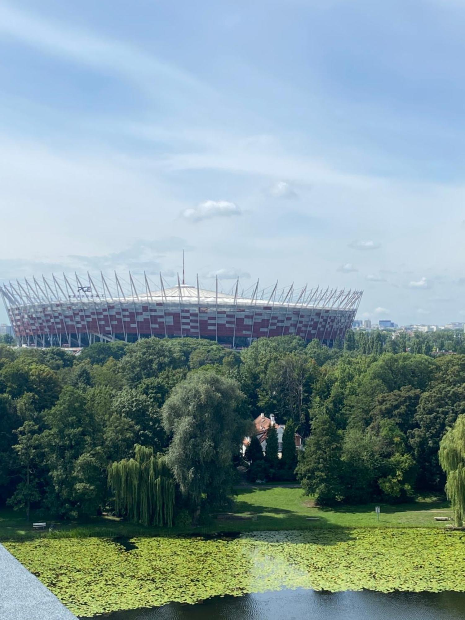 Dedek Park - Historyczny Dworek W Pieknym Parku Skaryszewskim Obok Stadionu Narodowego Warsaw Exterior photo