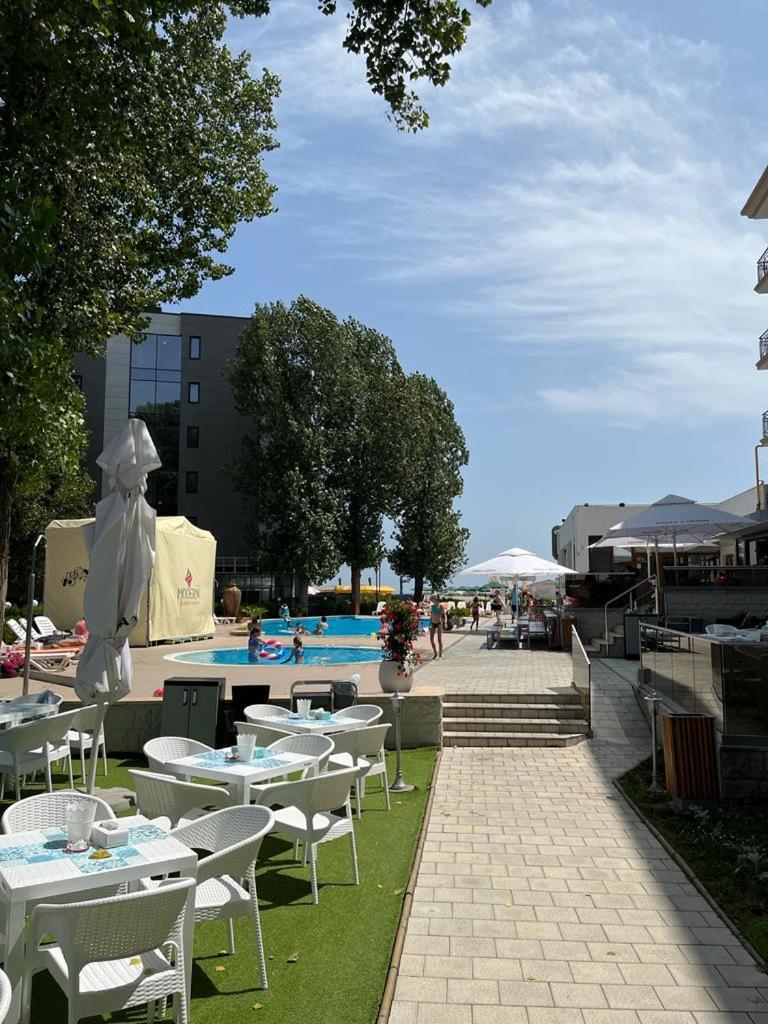 Complex Modern All Inclusive Mamaia Exterior photo