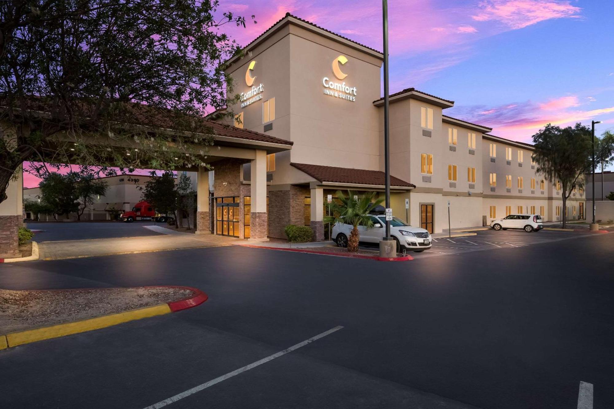 Comfort Inn & Suites Las Vegas - Nellis Exterior photo