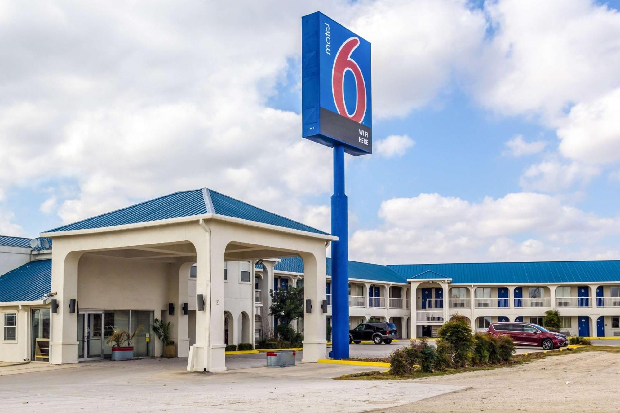 Motel 6 Seguin Tx Exterior photo