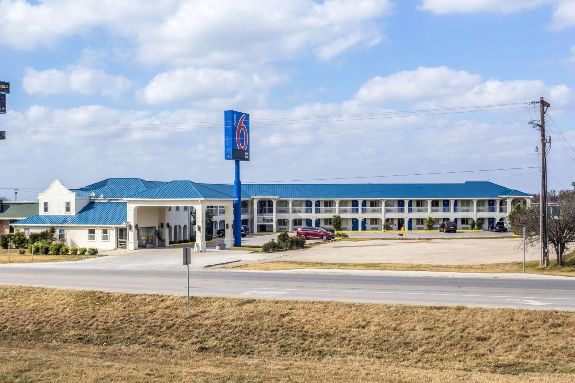 Motel 6 Seguin Tx Exterior photo