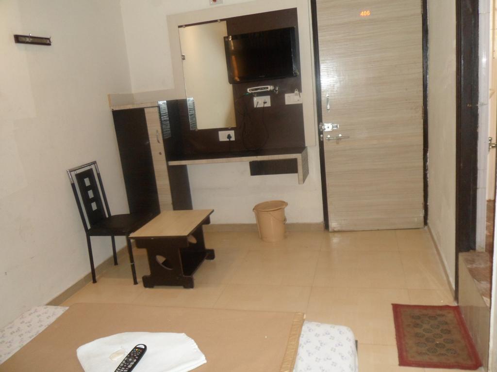 Hotel New Balaji Ahmedabad Room photo
