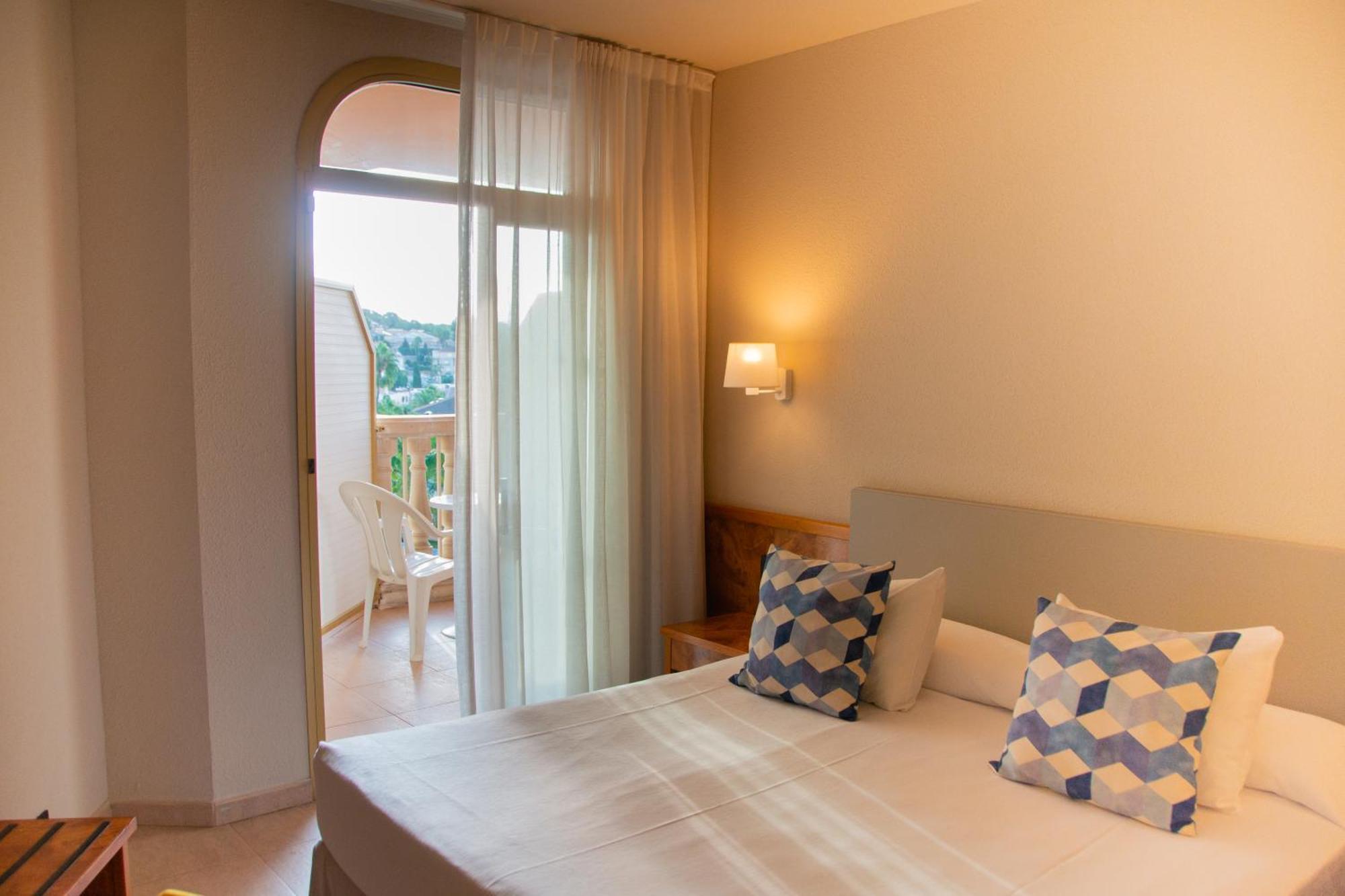 Hotel-Aparthotel Ponient Dorada Palace By Portaventura World Salou Room photo