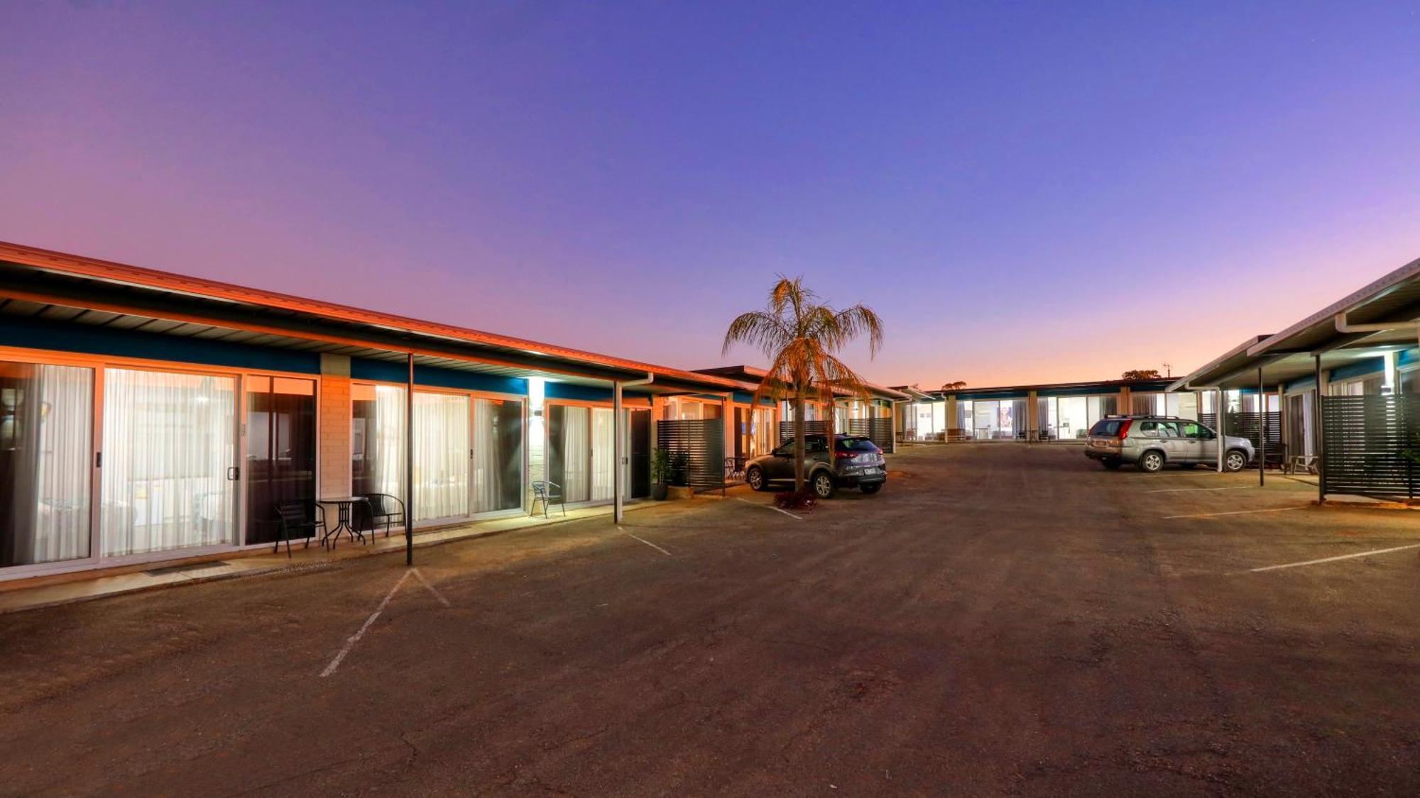 Hilltop Motel Broken Hill Exterior photo