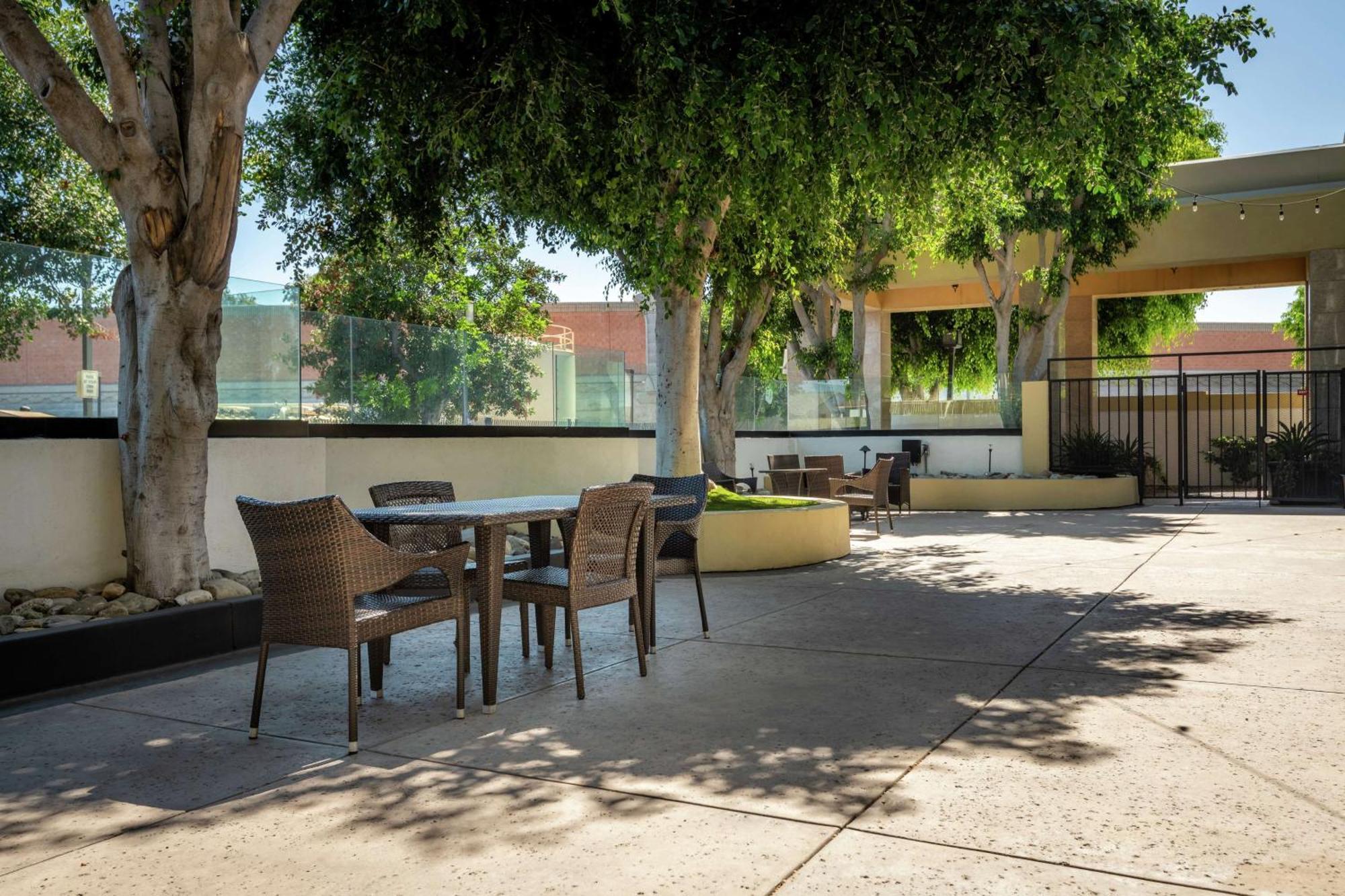 Doubletree By Hilton Los Angeles Norwalk Exterior photo